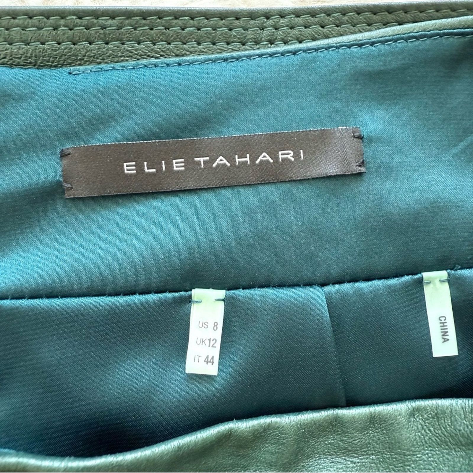 Elie Tahari Elie Tahari women leather skirt size 8 US Retail 850$ Size 30" / US 8 / IT 44 - 8 Thumbnail