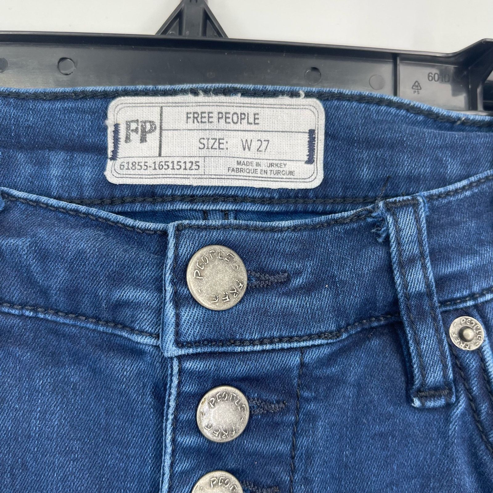 Free People Free People 5 FrontButton Destroyed Reagan DarkWash Jeans 27 Size 27" / US 4 / IT 40 - 3 Thumbnail