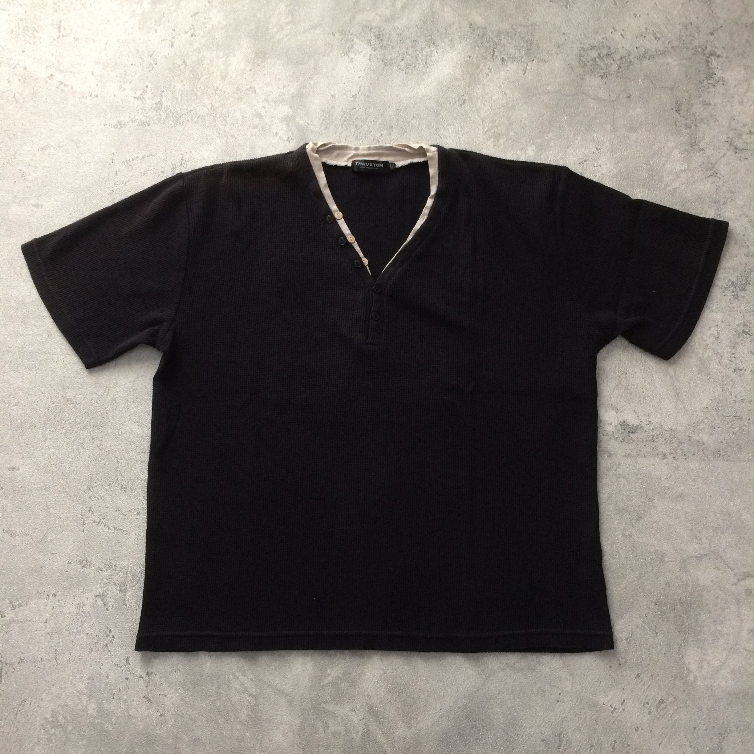 Japanese Brand Thruxton men short sleeve with button detail on V collar Size US M / EU 48-50 / 2 - 1 Thumbnail