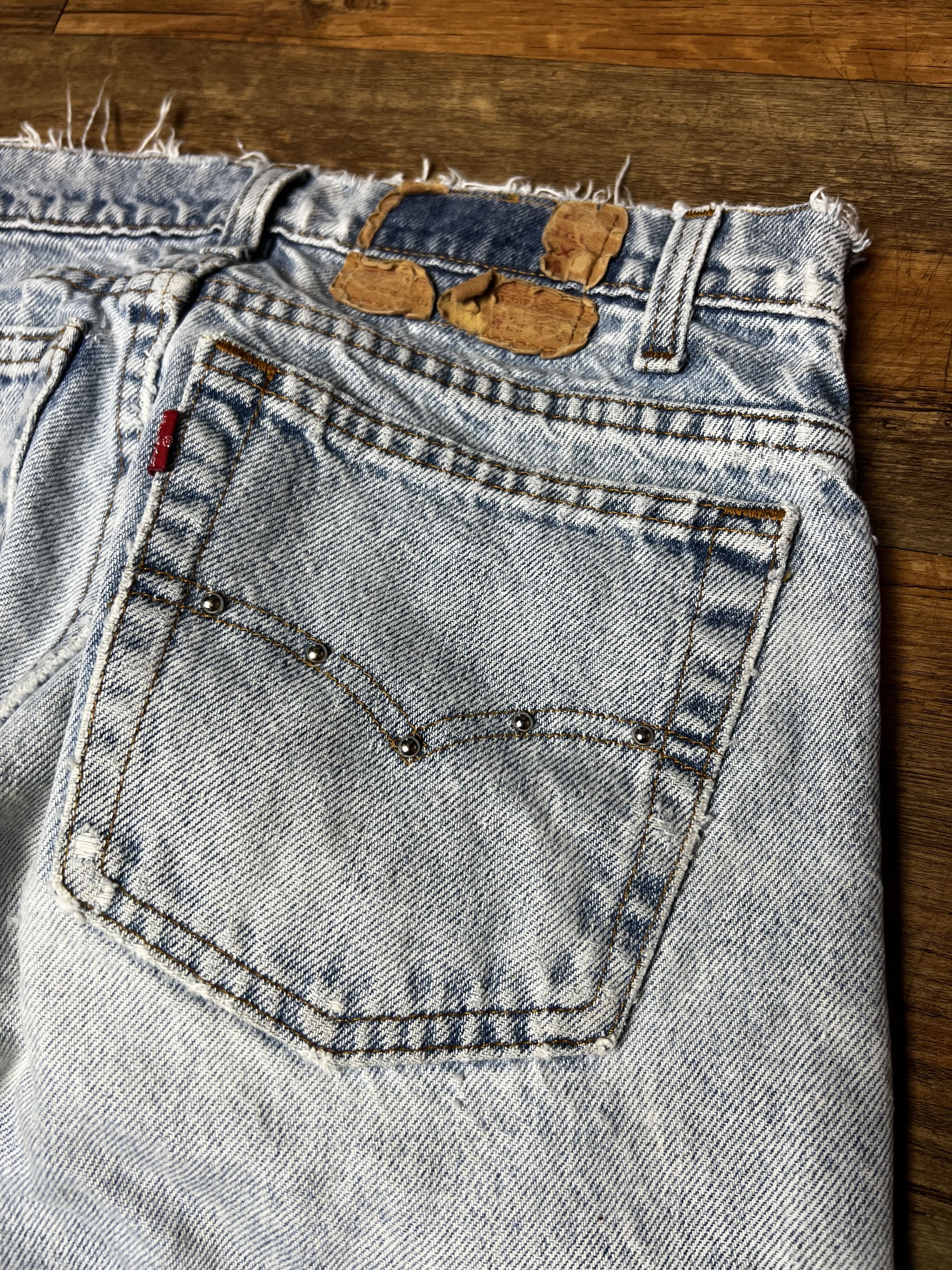 Levi's Vintage Clothing Vintage Levi's Light Blue Denim Jeans with Studded Pockets Size US 28 / EU 44 - 10 Thumbnail