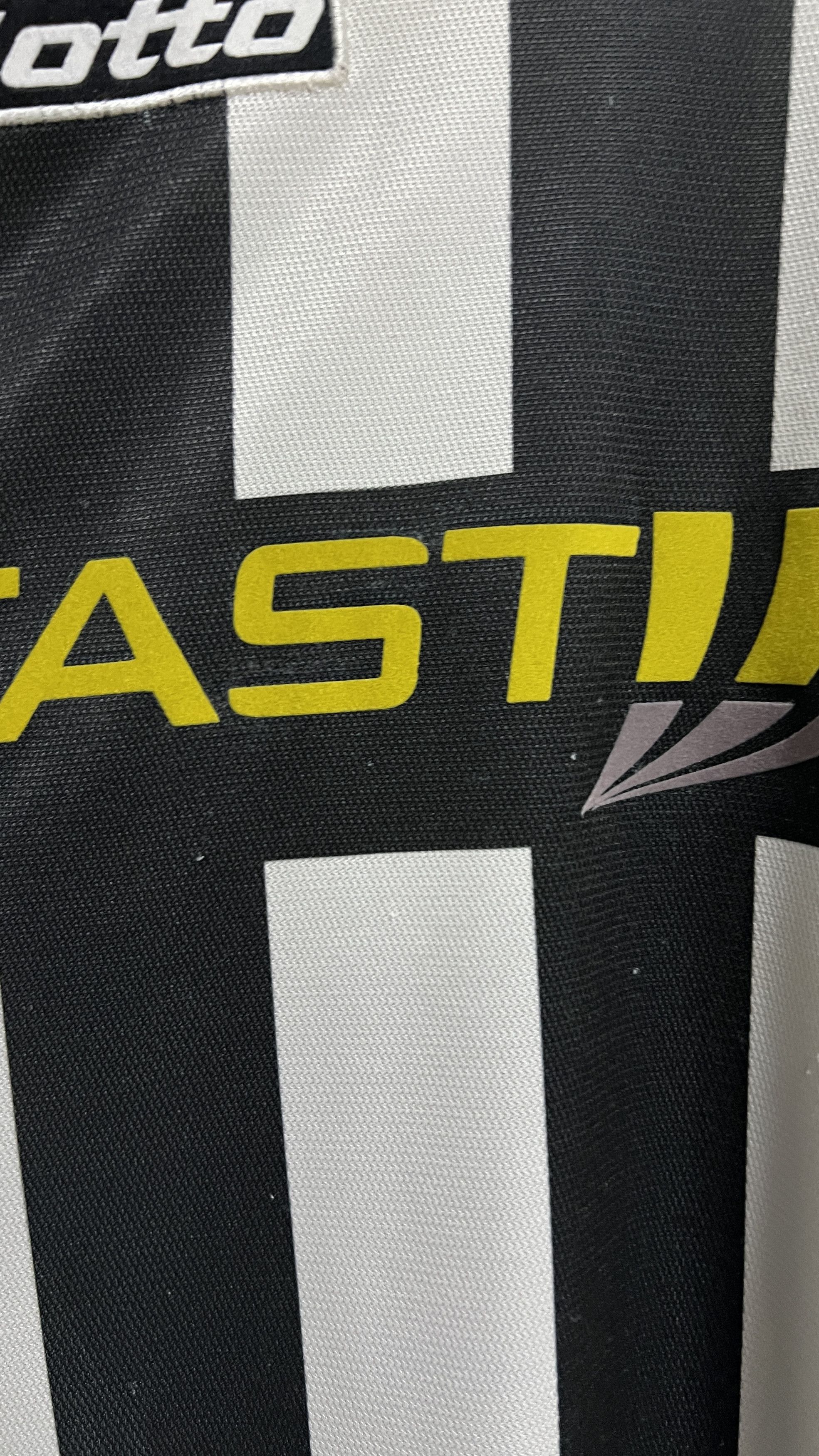 Lotto Sport (L) Juventus 2001-02 Home Shirt Salas #9 Kit Size US L / EU 52-54 / 3 - 5 Thumbnail