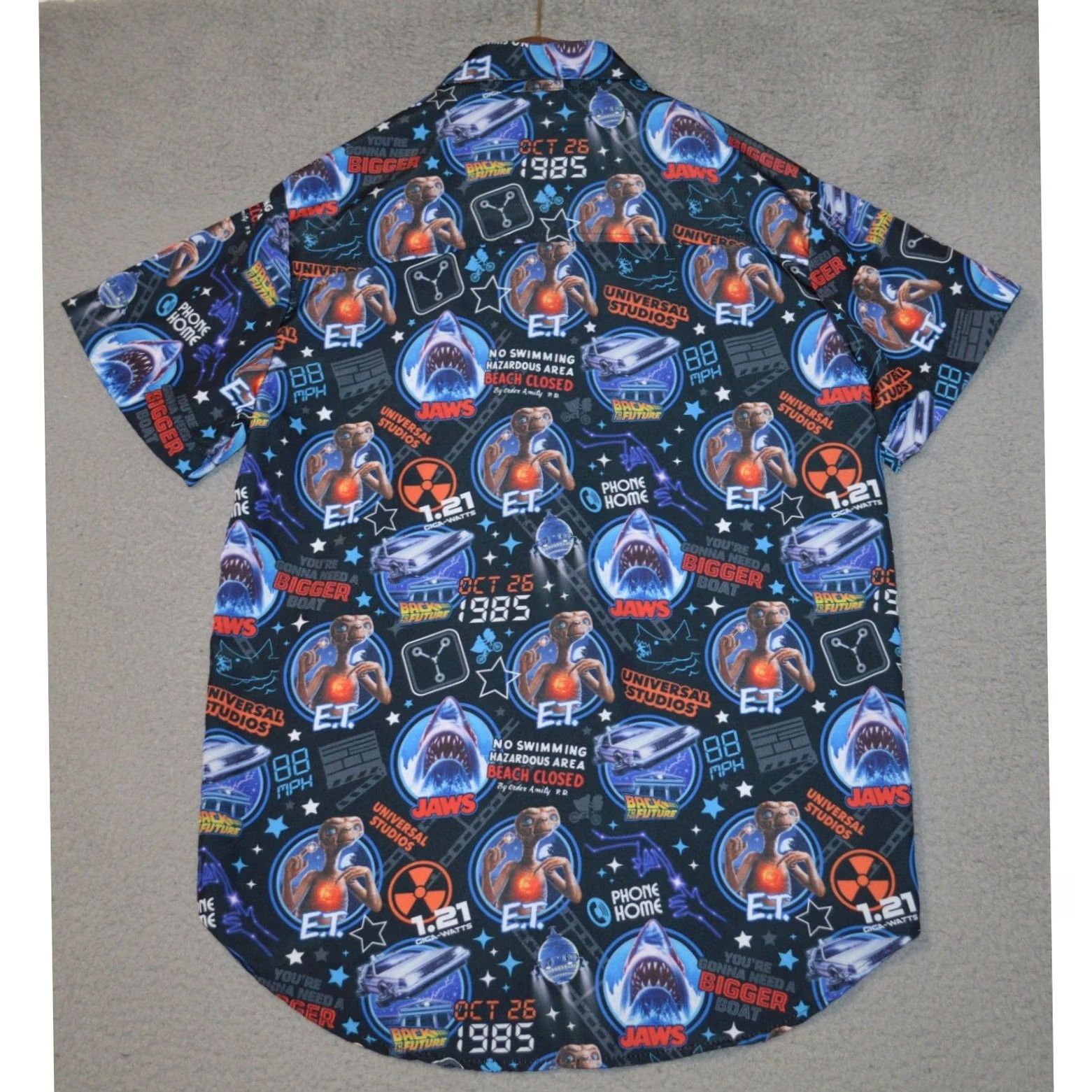 Vintage User: New Title: Universal Studios Mens Button Up Shirt Size Small Amblin Retro Collage JAWS ET Size US S / EU 44-46 / 1 - 3 Thumbnail