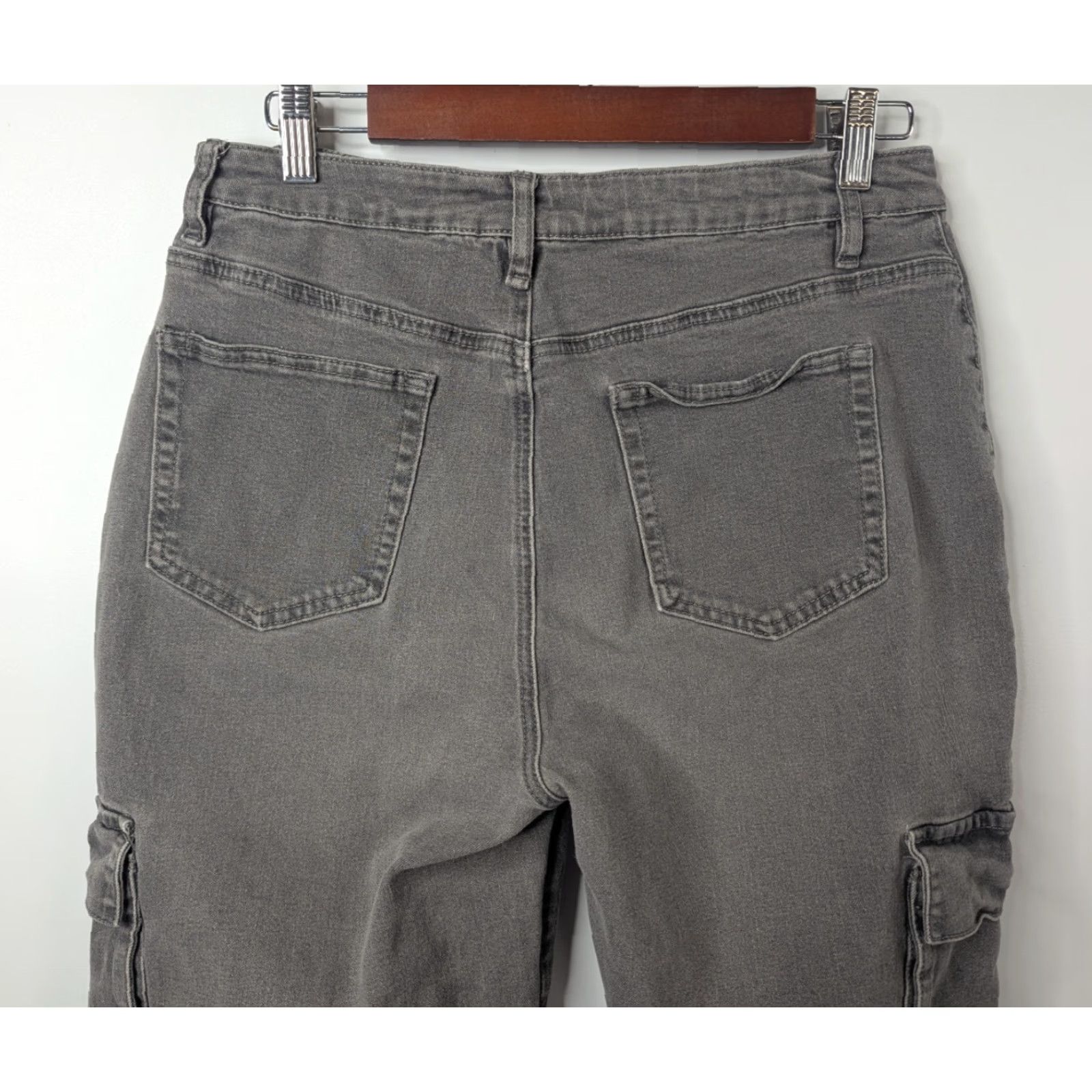 Hot Topic Hot Topic Jeans Gray Star Print Cargo Baggy Distressed Punk Goth Emo Shirt or Jeans? Size 32" / US 10 / IT 46 - 7 Thumbnail