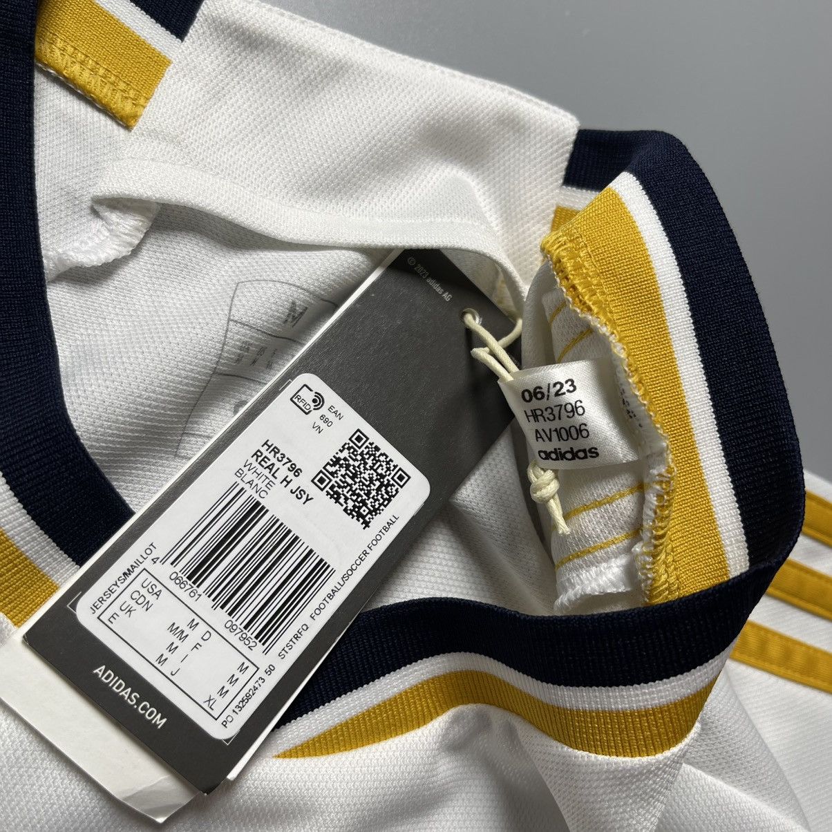 Adidas × Vintage NWT REAL MADRID 2023/2024 FOOTBALL HOME JERSEY #42 GULER Size US M / EU 48-50 / 2 - 7 Thumbnail