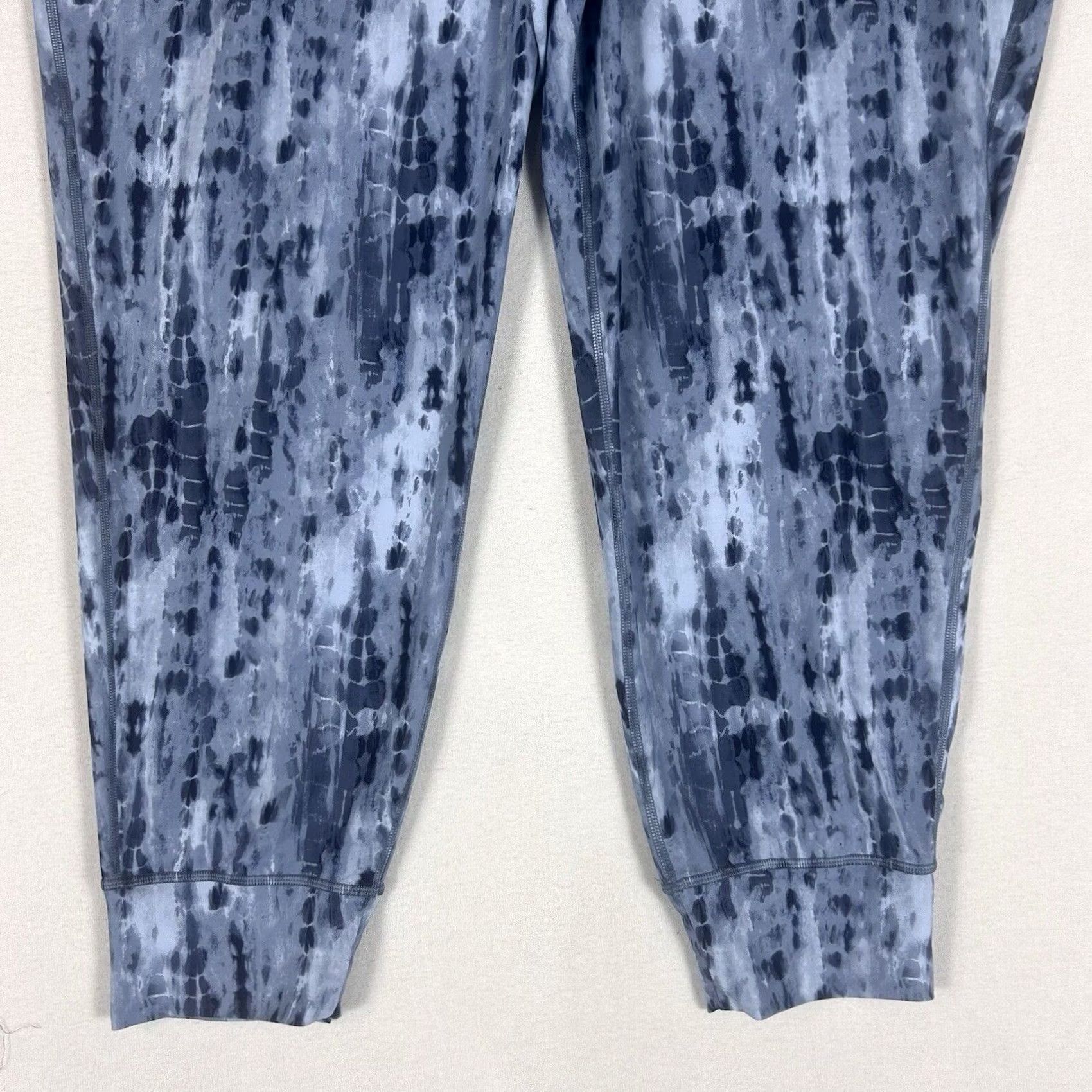 Old Navy Old Navy Leggings Womens 2XL Blue Abstract All Over Print Activewear Jogger Elastic Breathable Pockets Stretch Plus Size Clothing Womens Size 40" / US 18 - 3 Thumbnail