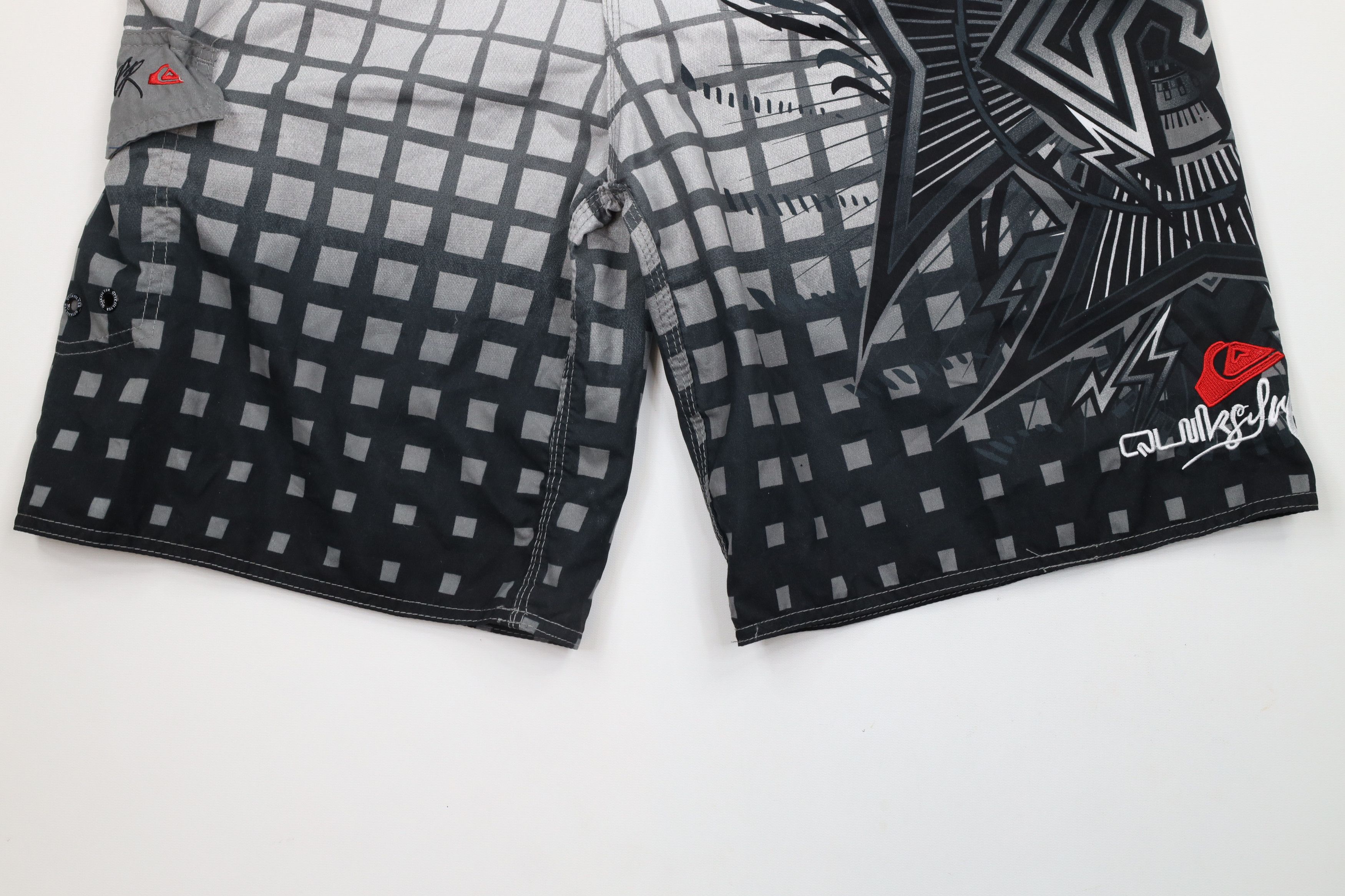 Quiksilver × Vintage Vintage Quiksilver Surfing Iron Cross Tribal UFC MMA Shorts Size US 38 / EU 54 - 4 Thumbnail