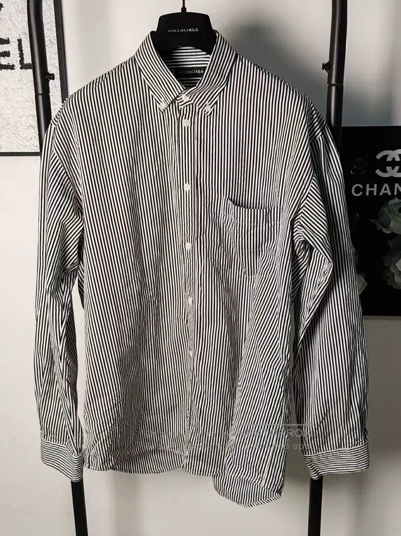 Balenciaga Balenciaga Back logo shirt Size XS / US 0-2 / IT 36-38 - 1 Thumbnail