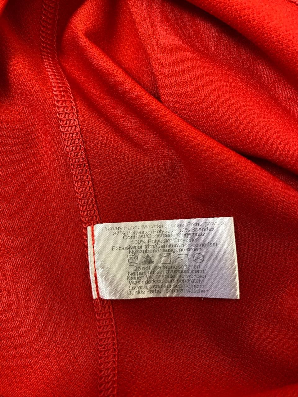 Arc'teryx × Vintage Vintage Arc'Teryx V-Neck Small Logo Women's T-Shirt Size M / US 6-8 / IT 42-44 - 9 Thumbnail