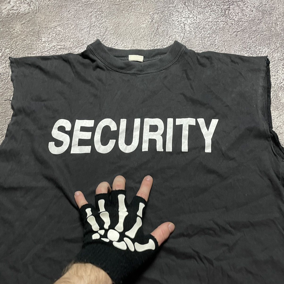 Vintage Vintage Y2K Security Logo Graphic Tank Top Streetwear Boxy L Size US L / EU 52-54 / 3 - 4 Thumbnail