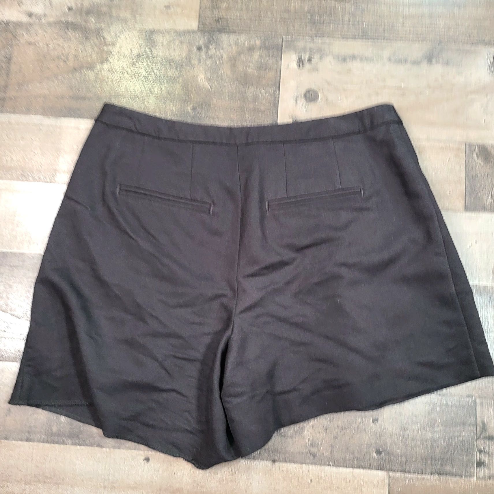 Loft Loft Shorts Women 4 Black Mom High Rise Pockets Pleated Front Zip Closure Casual Size 30" / US 8 / IT 44 - 2 Thumbnail