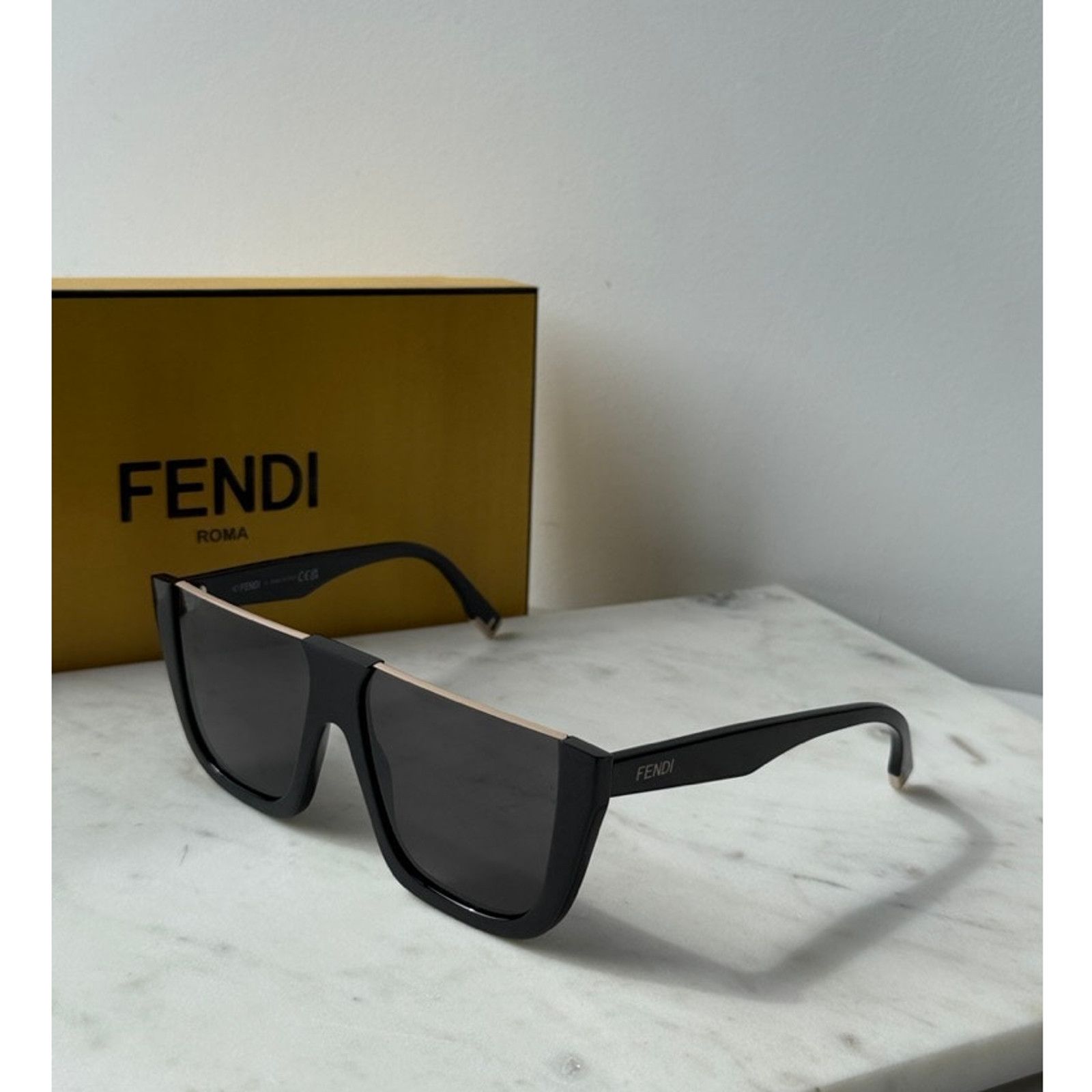 NEW Fendi FE40120I Fendigraphy Black Shield Sunglasses Sunglasses FENDI Fendigraphy FE40130I 01A 55-17 Black in stock main image 2