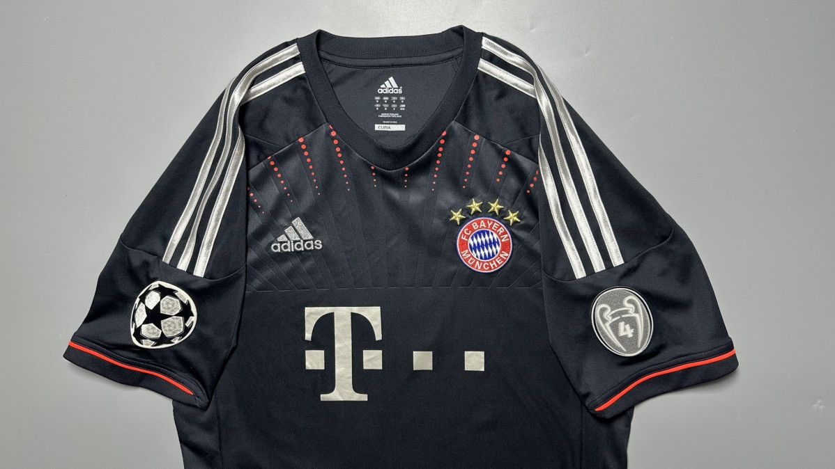 Vintage BAYERN ADIDAS 2012/2013 FOOTBALL THIRD JERSEY #71 ROBBERY Size US M / EU 48-50 / 2 - 3 Thumbnail
