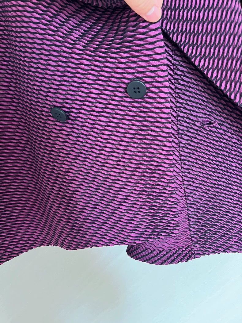 Issey Miyake Issey Miyake size:2 Purple-black fish-scale coat Size XS / US 0-2 / IT 36-38 - 4 Thumbnail