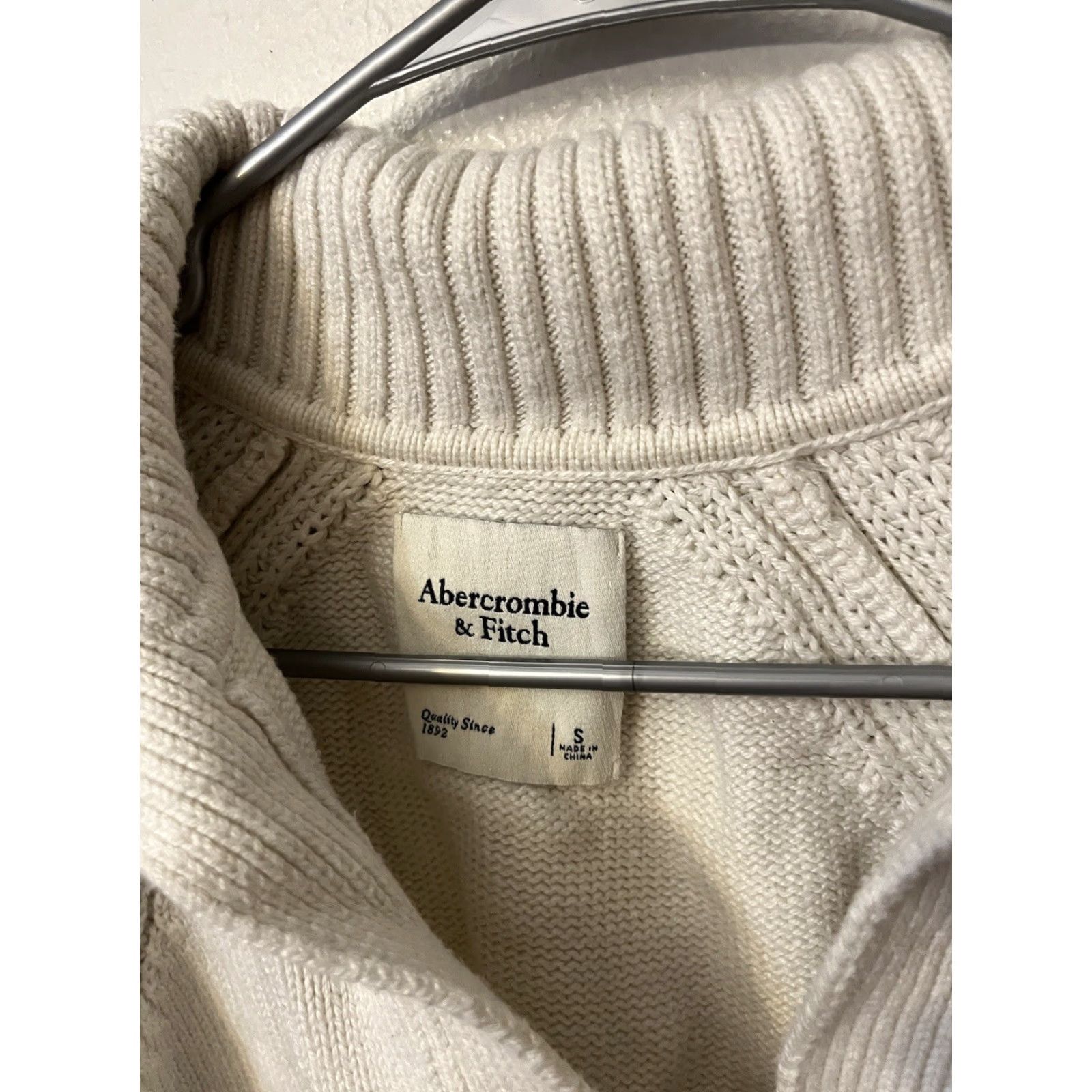 Abercrombie & Fitch Abercrombie & Fitch Sweater Women Small Ivory Textural Nock Neck Collar Pullover Size S / US 4 / IT 40 - 3 Thumbnail