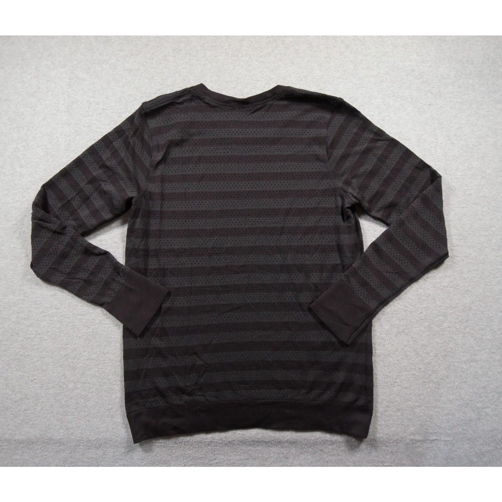 Lululemon Lululemon Shirt Womens 8 Gray Breeze Long Sleeve Activewear Training Workout Gym Size M / US 6-8 / IT 42-44 - 5 Thumbnail
