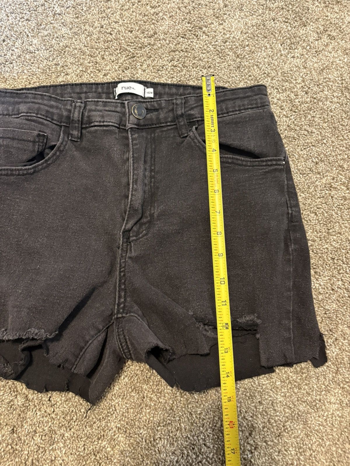 rue21 (Rue 21+) Black Denim Jean Shorts: Size 16W Size 30" / US 8 / IT 44 - 4 Thumbnail