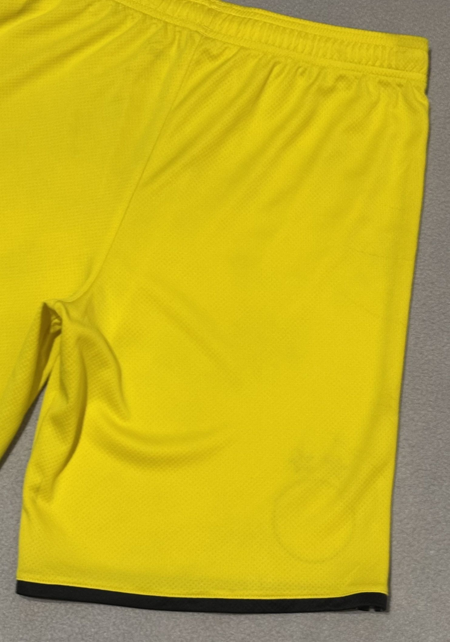 Puma Borussia Dortmund 2019/2020 Puma Football Shorts size M Size US 32 / EU 48 - 9 Thumbnail