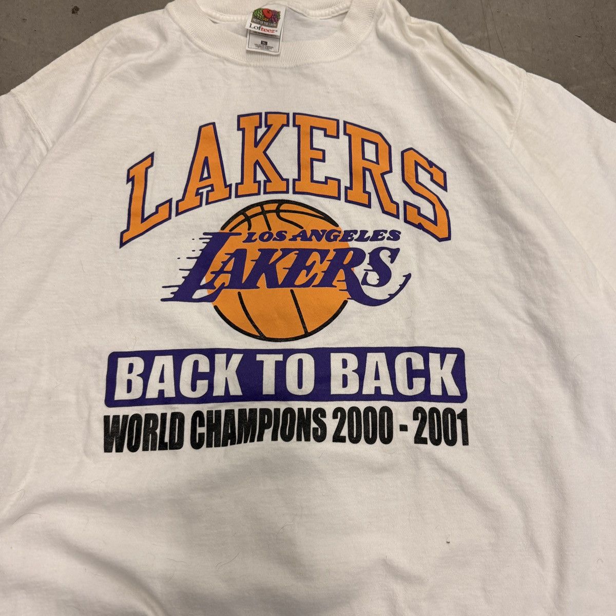 Vintage Vintage 2000s LA Lakers Back to Back Champions Tee Size US XL / EU 56 / 4 - 3 Thumbnail