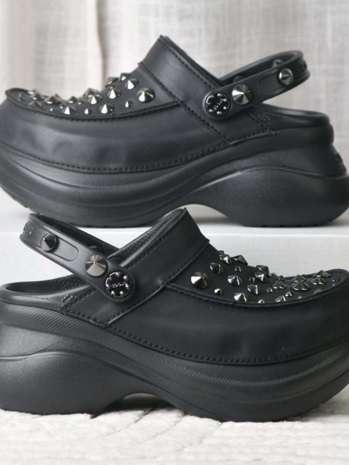 Crocs Crocs Classic Bae Clogs w Silver Spikes | Black Size US 5 / IT 35 - 7 Thumbnail