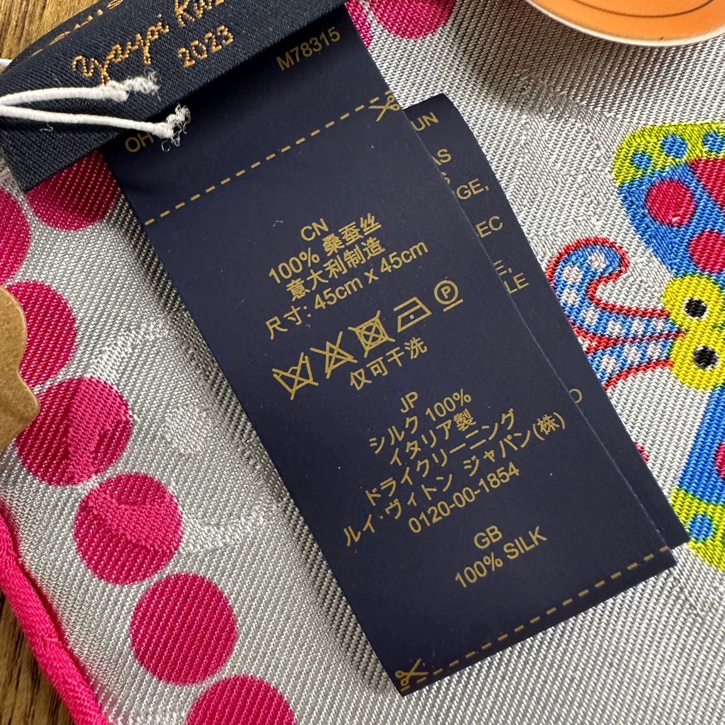 Louis Vuitton Yayoi Kusama x Louis Vuitton Polka Dot Floral Scarf Size ONE SIZE - 5 Thumbnail