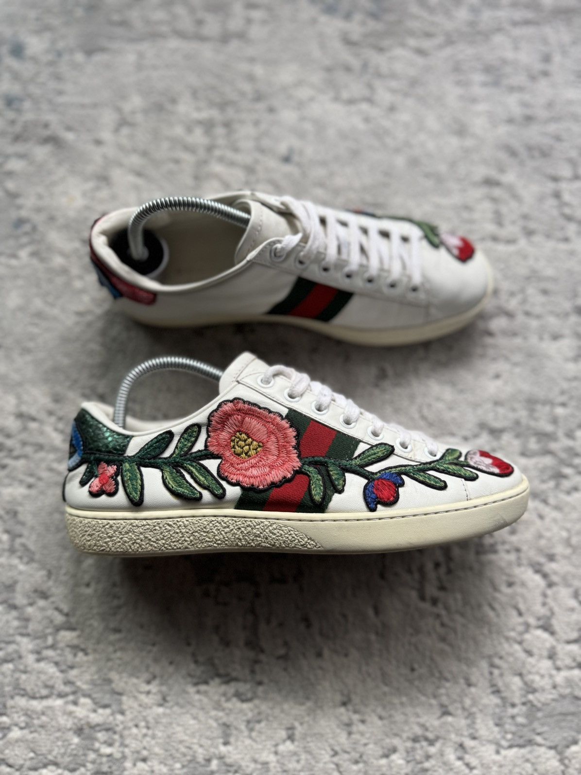 Gucci Gucci Authentic White Floral sneakers Size 36 Size US 6 / IT 36 - 2 Thumbnail