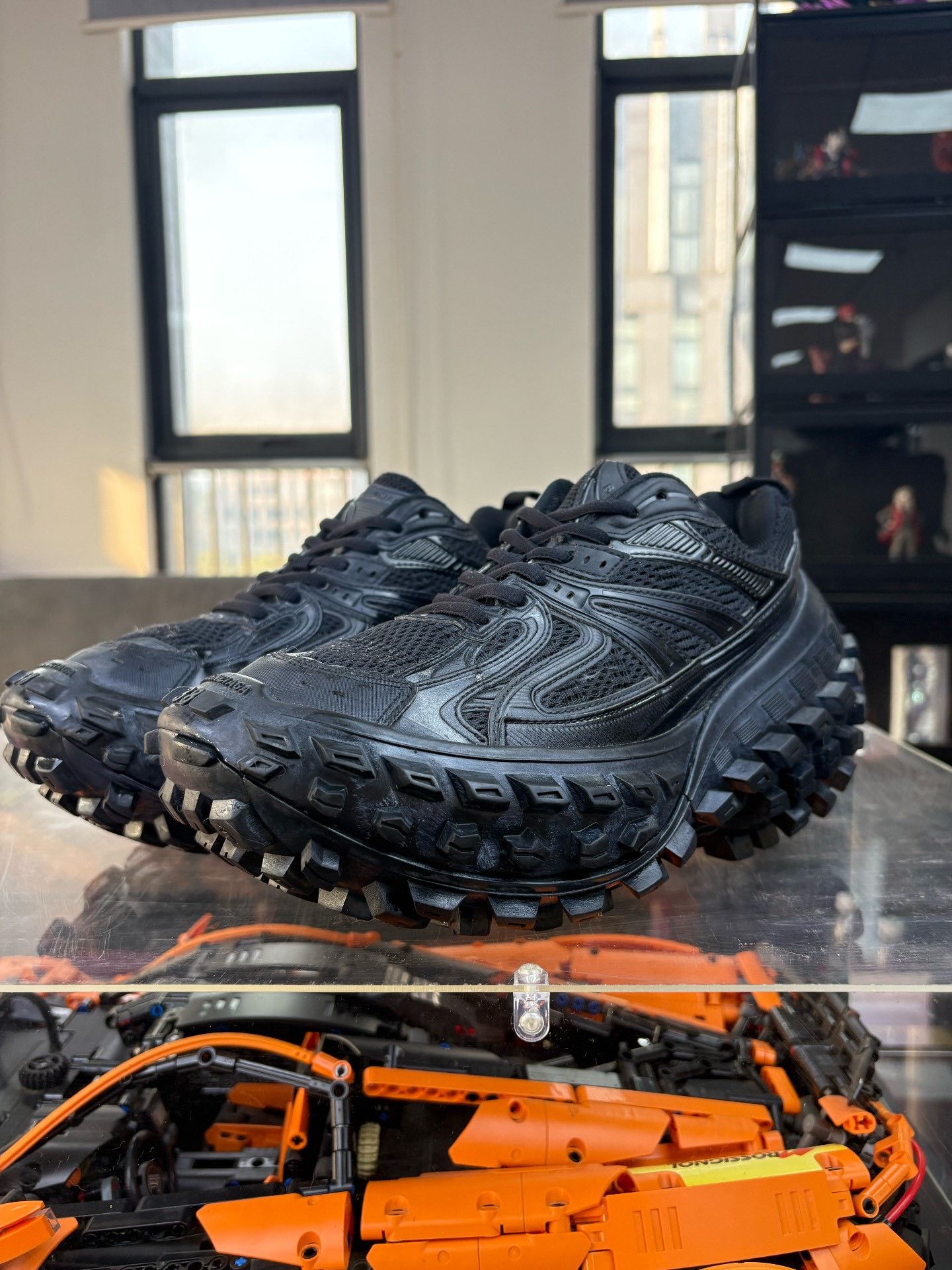 Balenciaga Balenciaga Black Lowtop Sneakers us_7-5 Women Size US 7.5 / IT 37.5 - 1 Thumbnail