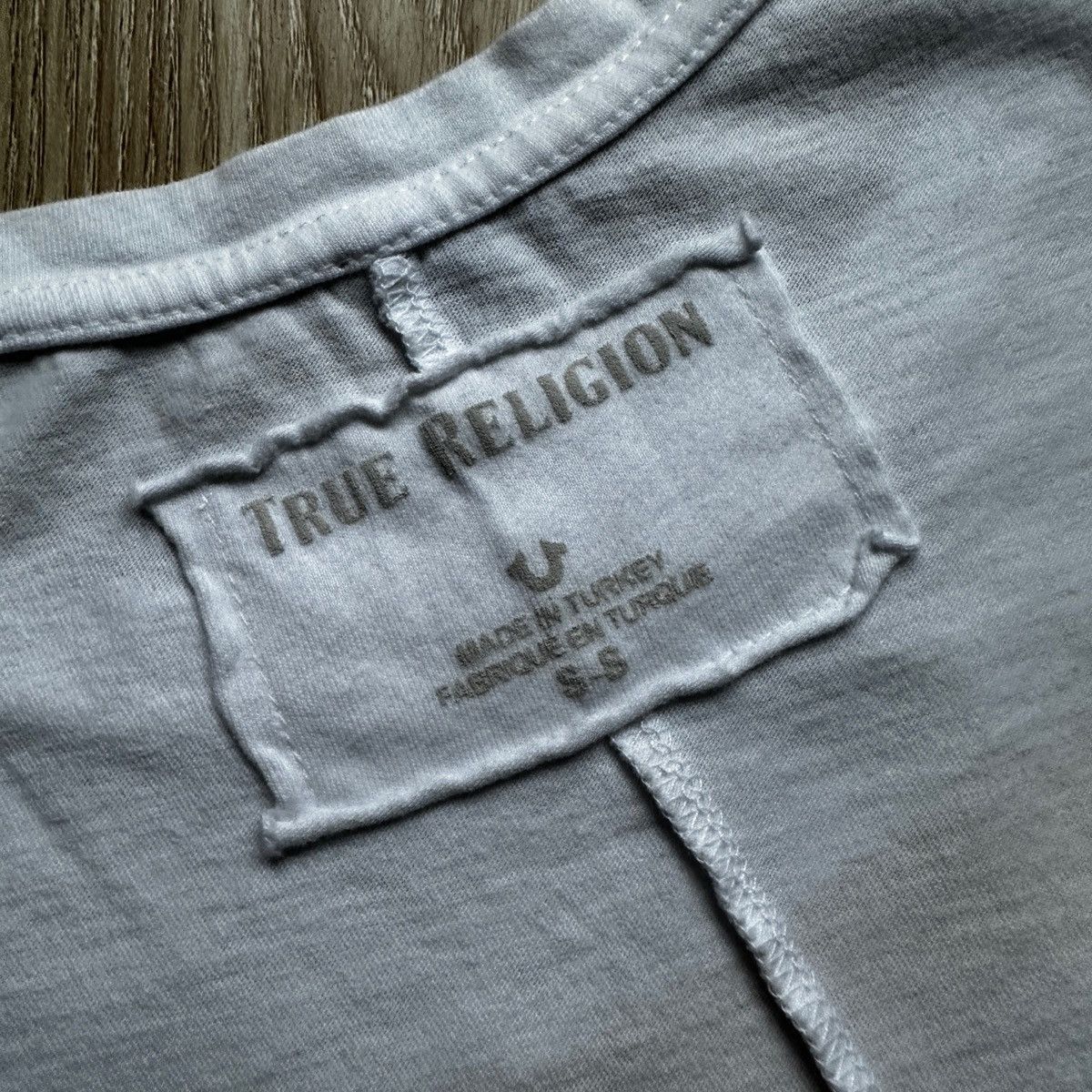 True Religion True Religion Women's Crisp T-Shirt with Gold "TRUE" Logo S Size S / US 4 / IT 40 - 5 Thumbnail