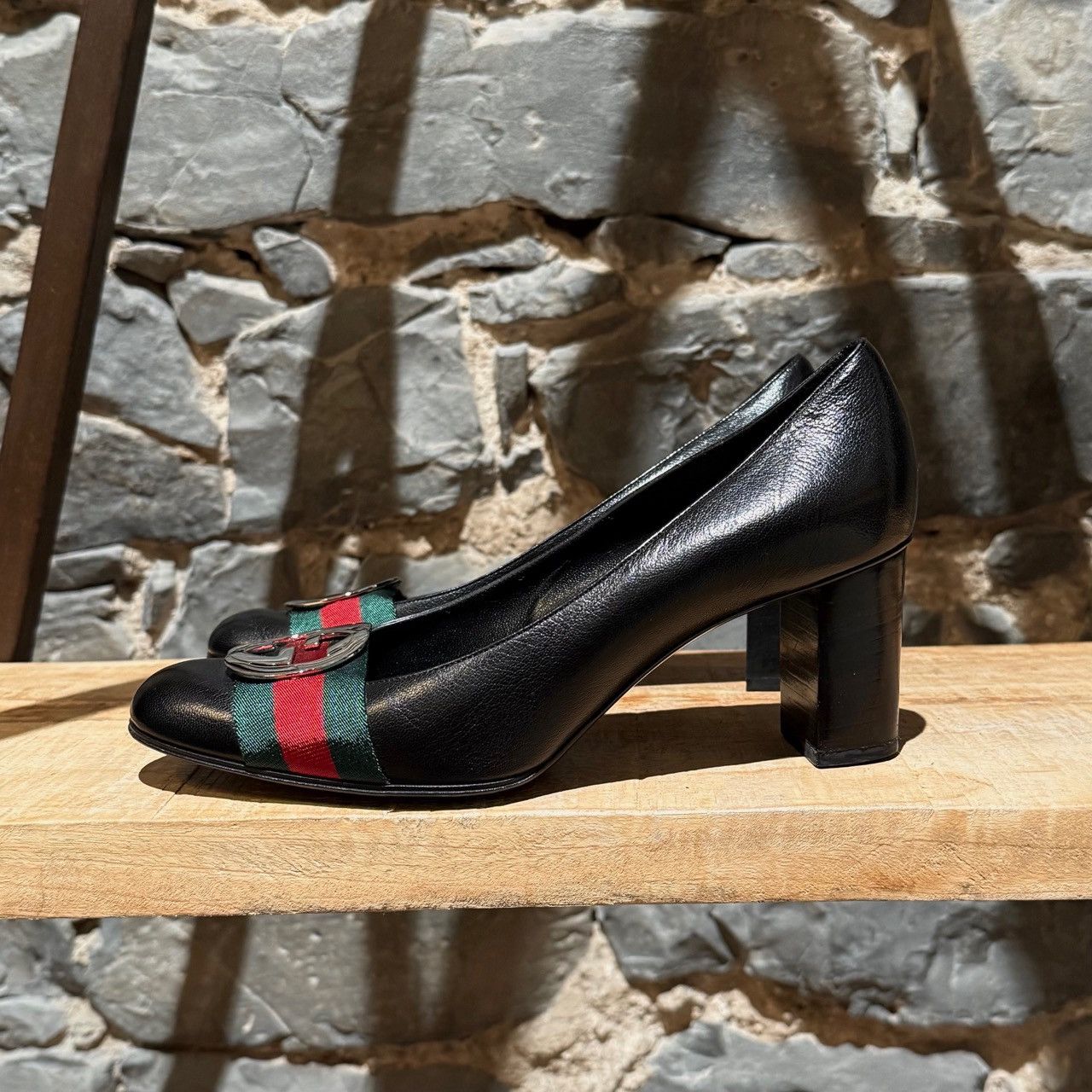 Gucci Gucci Black Leather Web Stripe Interlocking GG Pumps Size US 7.5 / IT 37.5 - 6 Thumbnail