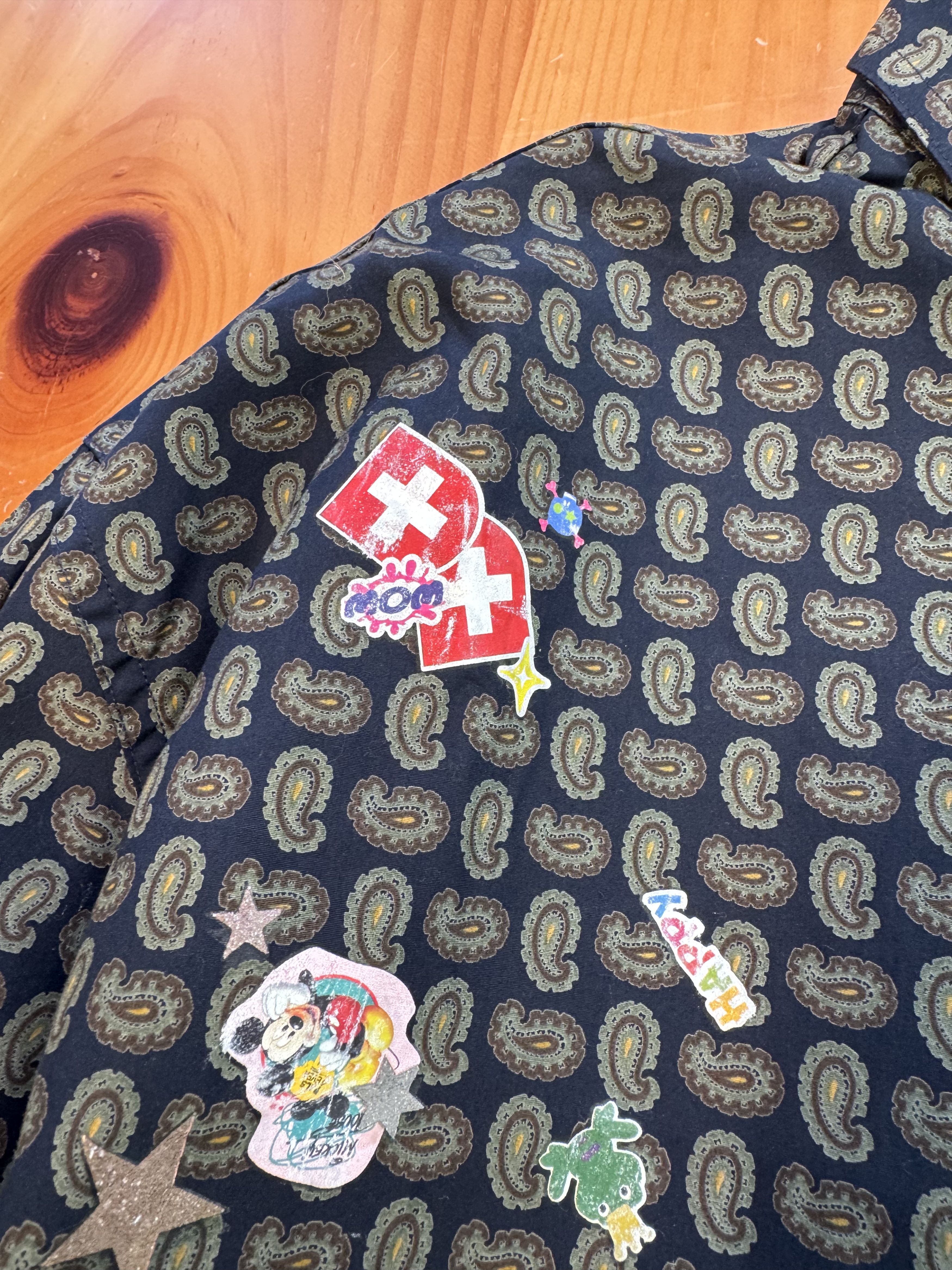 Vetements Vetements RUNWAY paisley & stickers print shirt Size US M / EU 48-50 / 2 - 5 Thumbnail