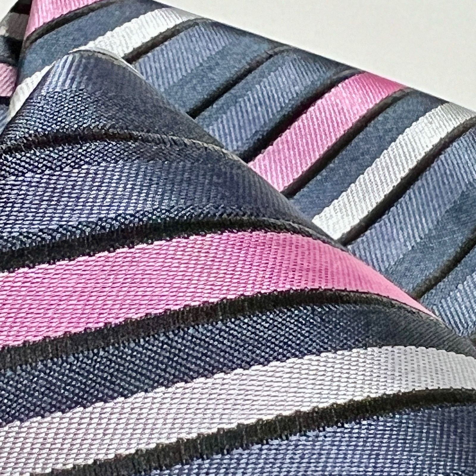 Giorgio Armani Giorgio Armani Men's Tie Black Pink Silver 100% Silk Necktie Size ONE SIZE - 5 Thumbnail