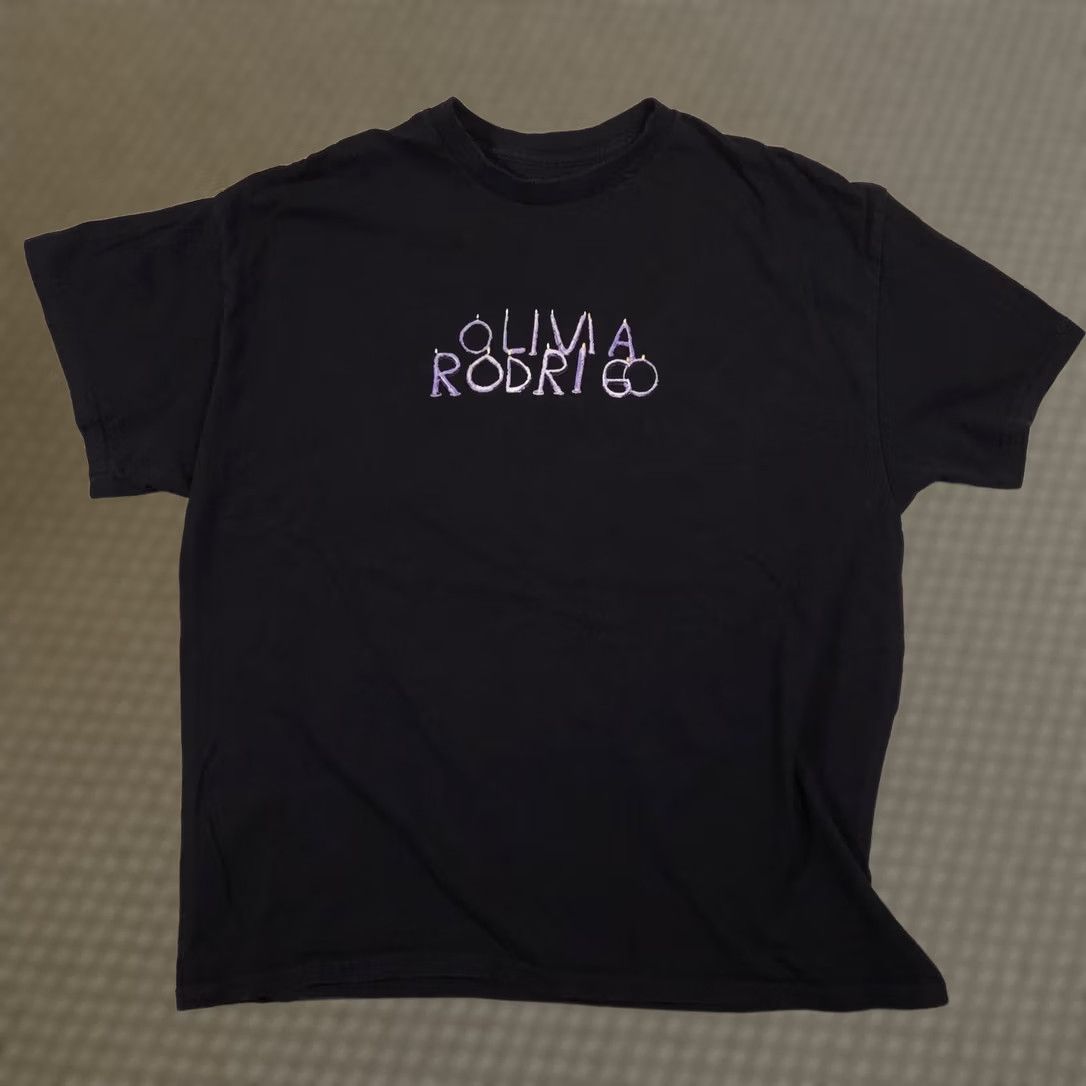 Logo 7 VINTAGE Olivia Rodrigo Shirt Mens L Black Logo Photo Graphic Band Tee Tagless Music Size US L / EU 52-54 / 3 - 1 Thumbnail