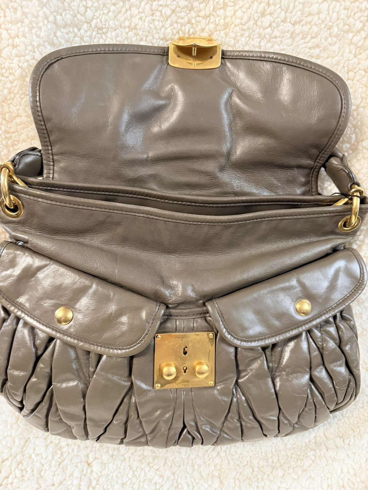 Miu Miu Miu Miu Matelasse Leather Coffer Hobo Size ONE SIZE - 8 Thumbnail