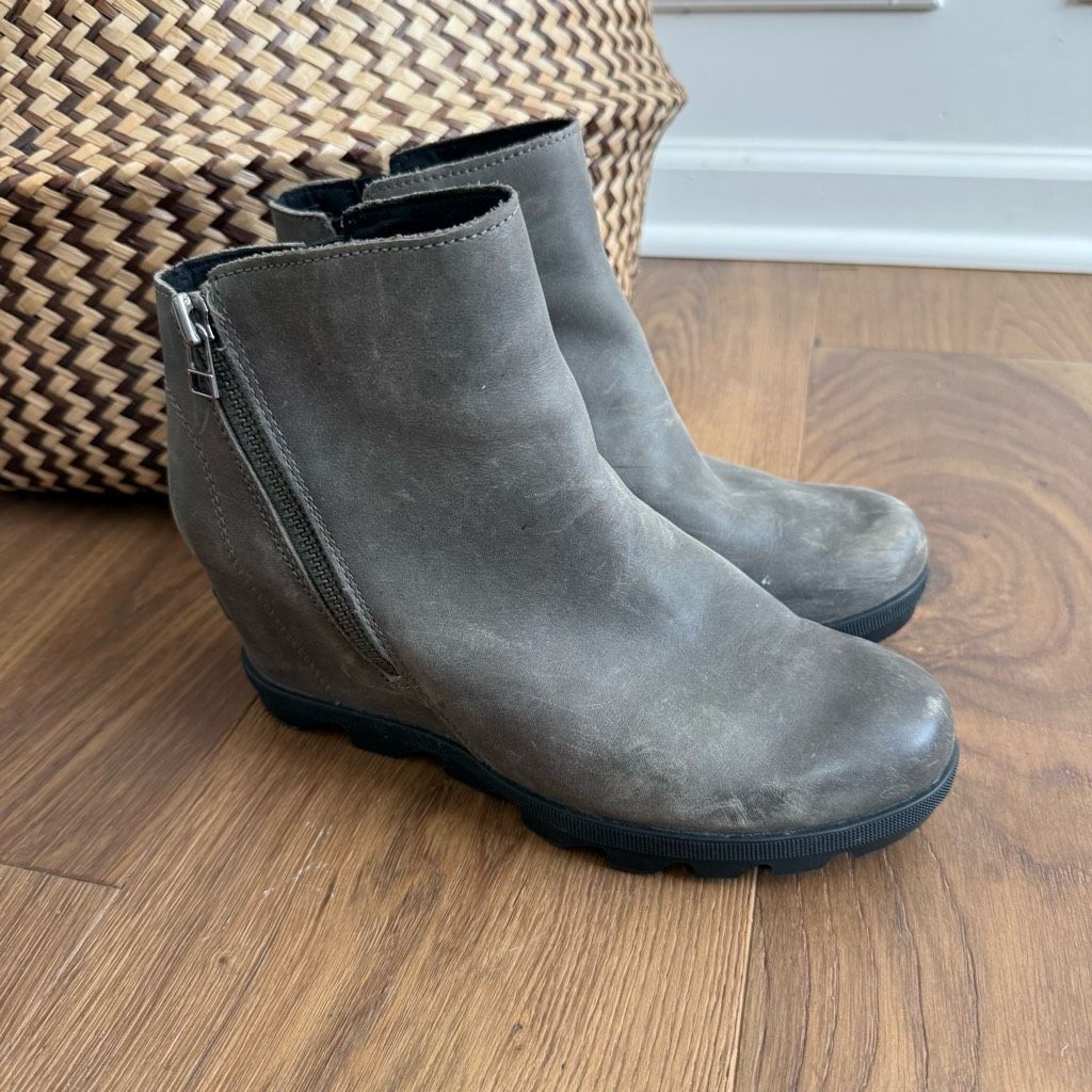 SOREL Sorel Women's Joan of Arctic Wedge II Zip Boots Quarry 8.5 Size US 8.5 / IT 38.5 - 1 Thumbnail
