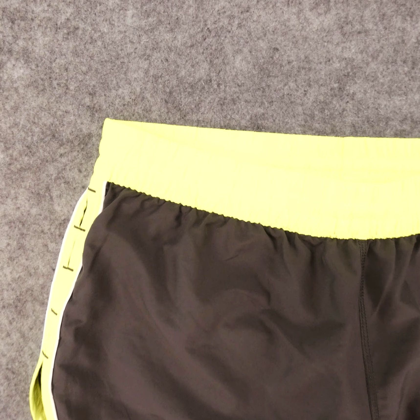 Under Armour Under Armour Shorts Womens Medium Semi-Fitted Lined Gray Yellow Drawstring Size 24" / US 00 / IT 34 - 2 Thumbnail