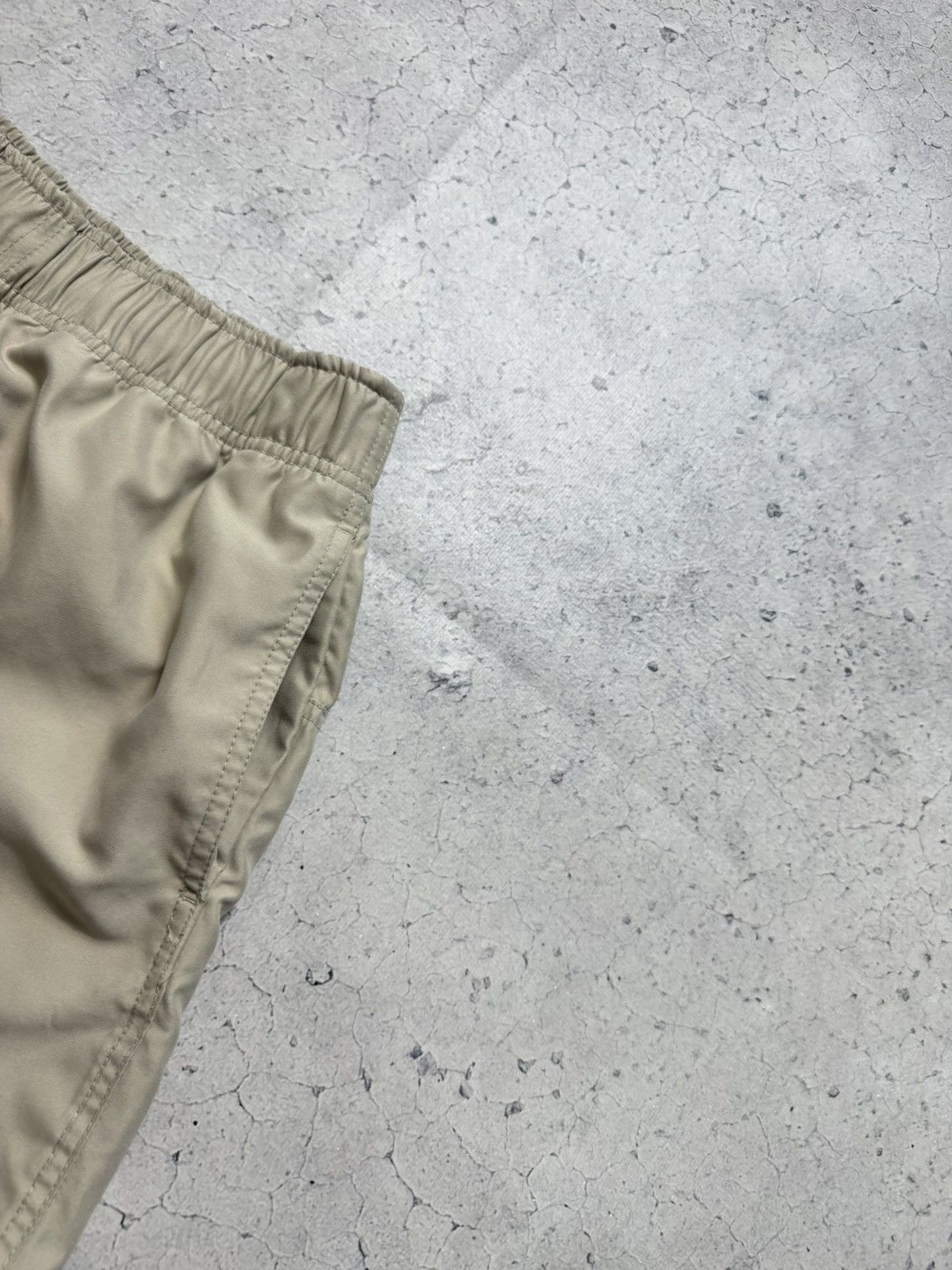 Quiksilver Quiksilver Vintage Nylon Shorts Big Logo Y2K Beige Size US 32 / EU 48 - 7 Thumbnail