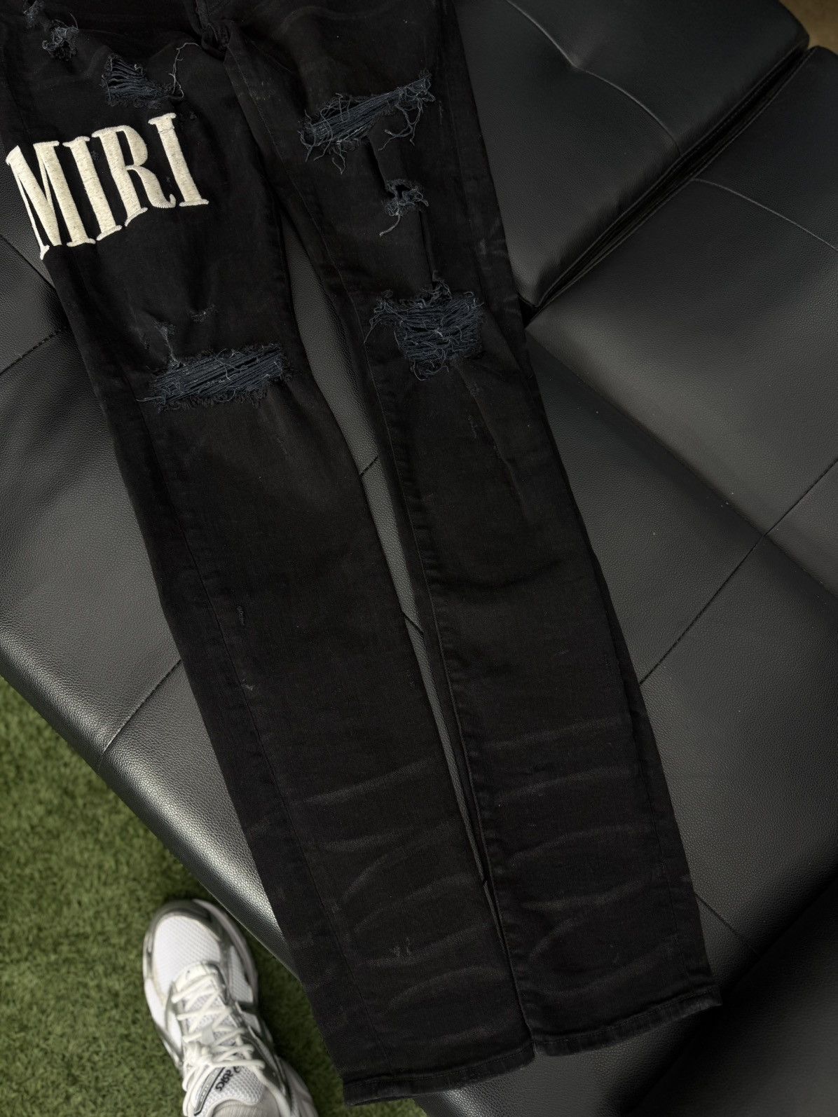 Amiri Amiri Logo Black White Patch Jeans Size 32 Pre Owned 🧼 Size US 32 / EU 48 - 7 Thumbnail