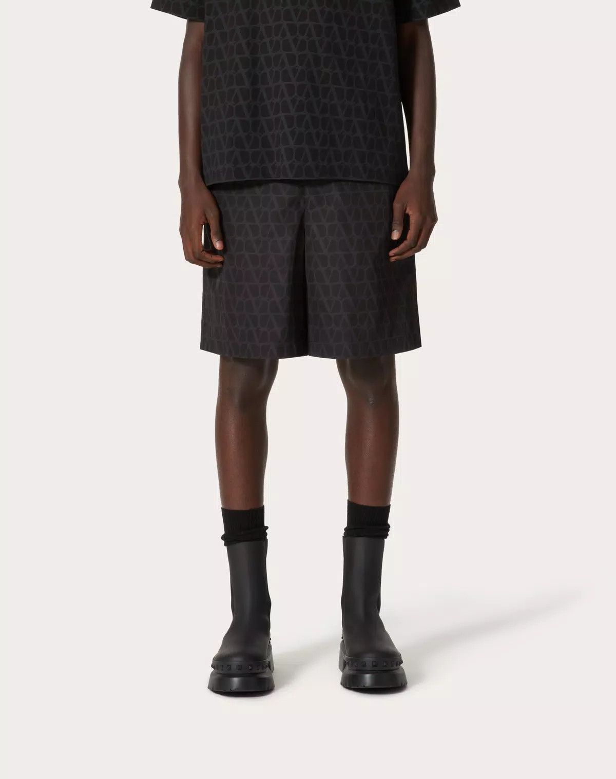 oc11z0725 Nylon Bermuda Shorts in Black