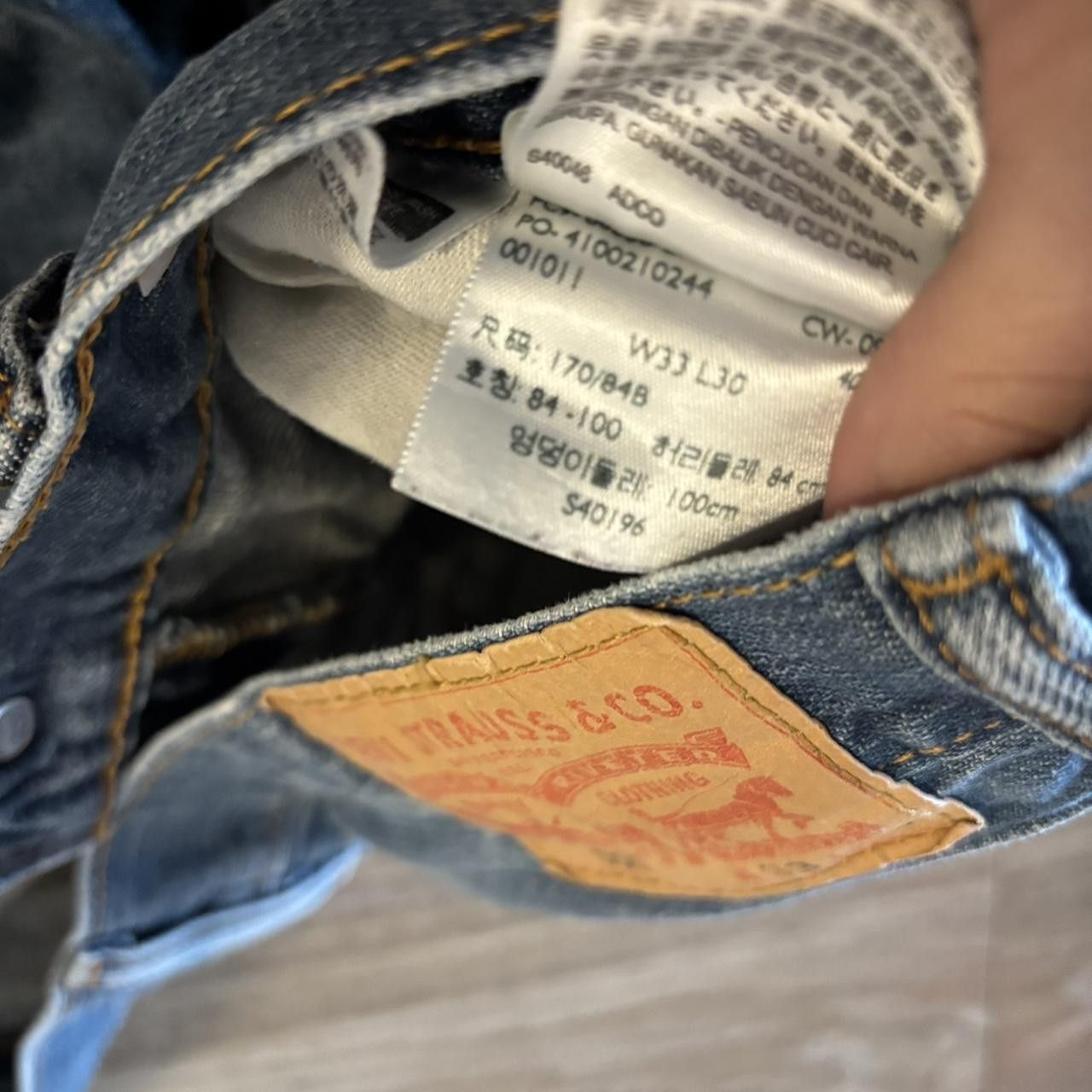 Levi's Crazy Vintage Y2K/2000s Grunge Medium Wash Levis Denim Jeans! 32x27 Size US 32 / EU 48 - 8 Thumbnail