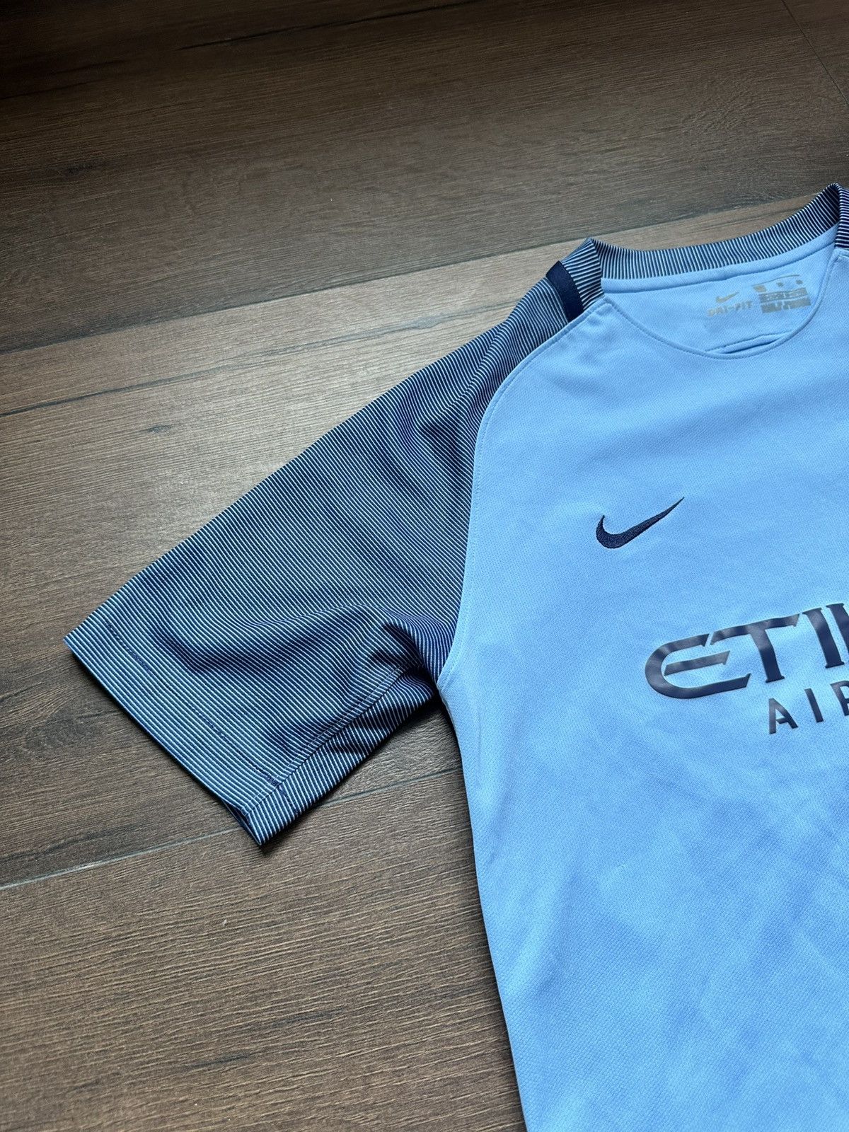 Nike Vintage 2016 De Bruyne Manchester City Jersey Size US M / EU 48-50 / 2 - 6 Thumbnail