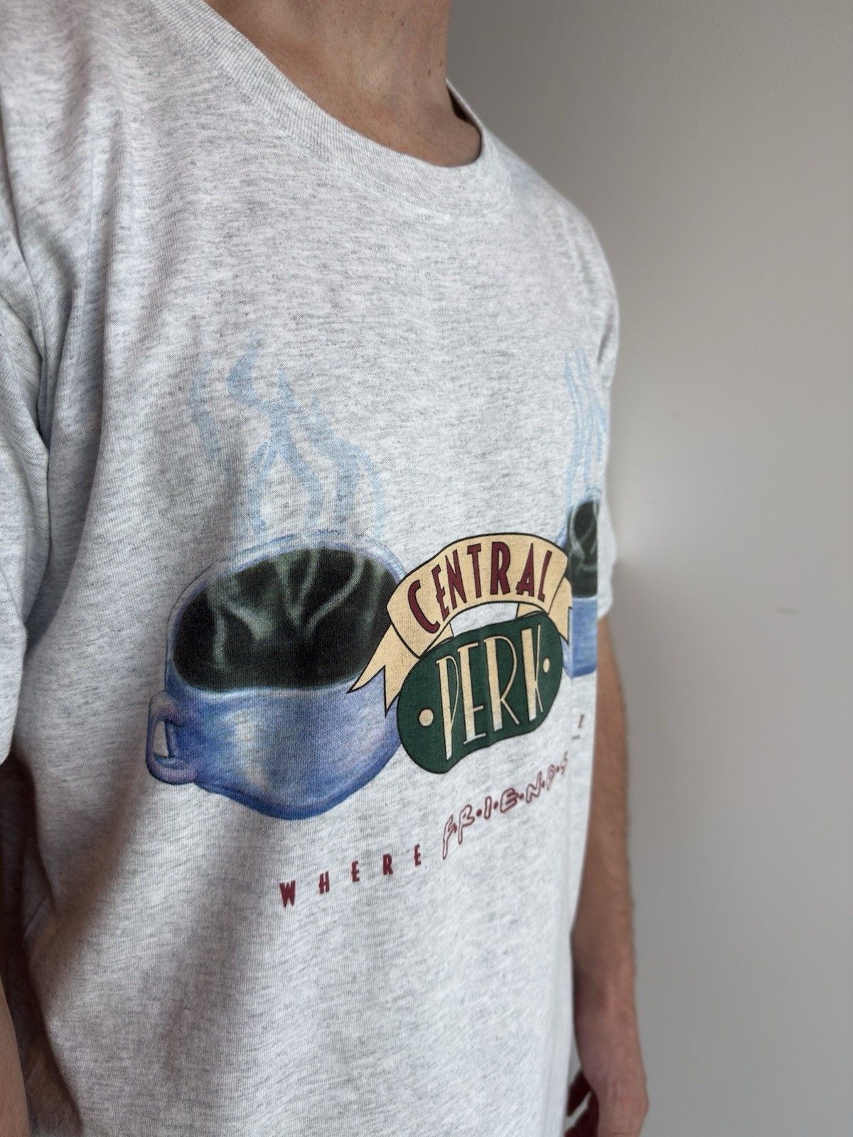 Warner Bros Vintage 1995 Friends TV Show Central Perk Shirt Friends USA Size US L / EU 52-54 / 3 - 10 Thumbnail
