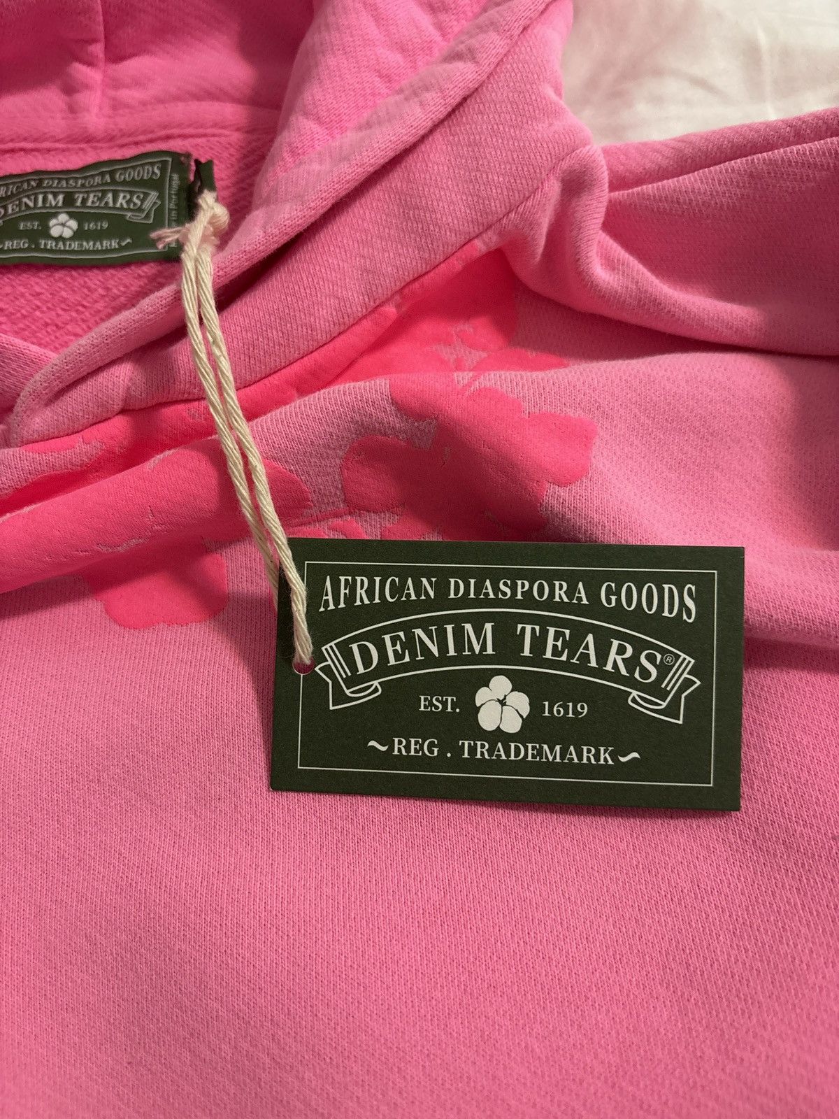 DENIM TEARS Denim Tears Pink Mono Wreath Hoodie Size US M / EU 48-50 / 2 - 3 Thumbnail