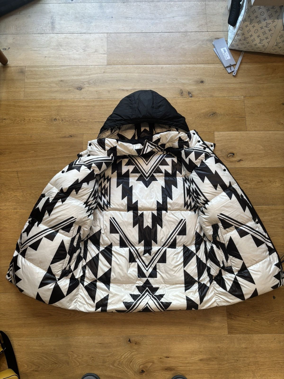 Moncler MONCLER REVERSIBLE PRINT HORDELYME GIUBBOTTO - SIZE 4 Size US XL / EU 56 / 4 - 6 Thumbnail