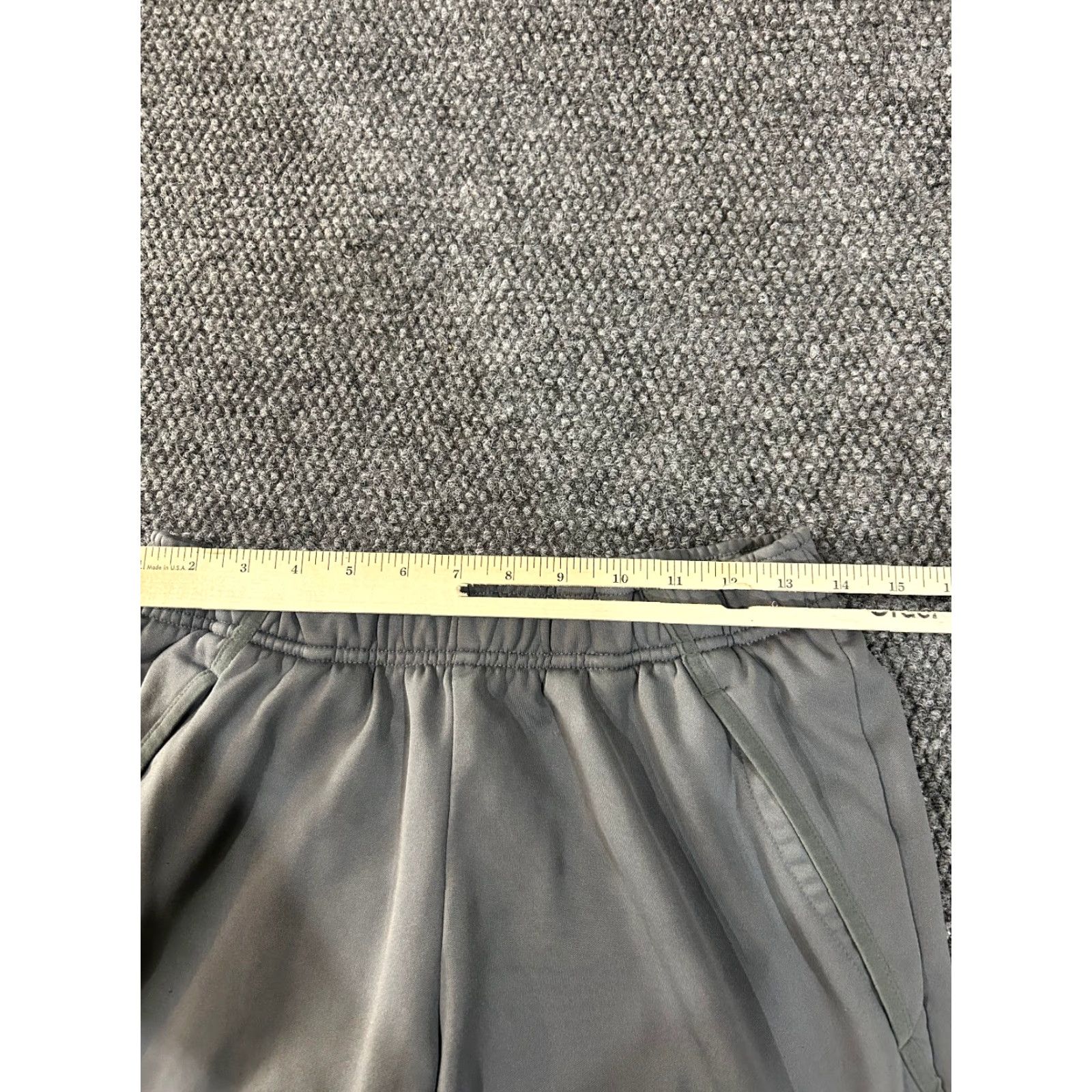 Nike Nike athletic pants Mens Small gray Dri Fit training joggers logo Pants Mens Regular Inseam 28 in Straight Sweatpants Logo Adjustable Drawstring Size US 33 - 5 Thumbnail