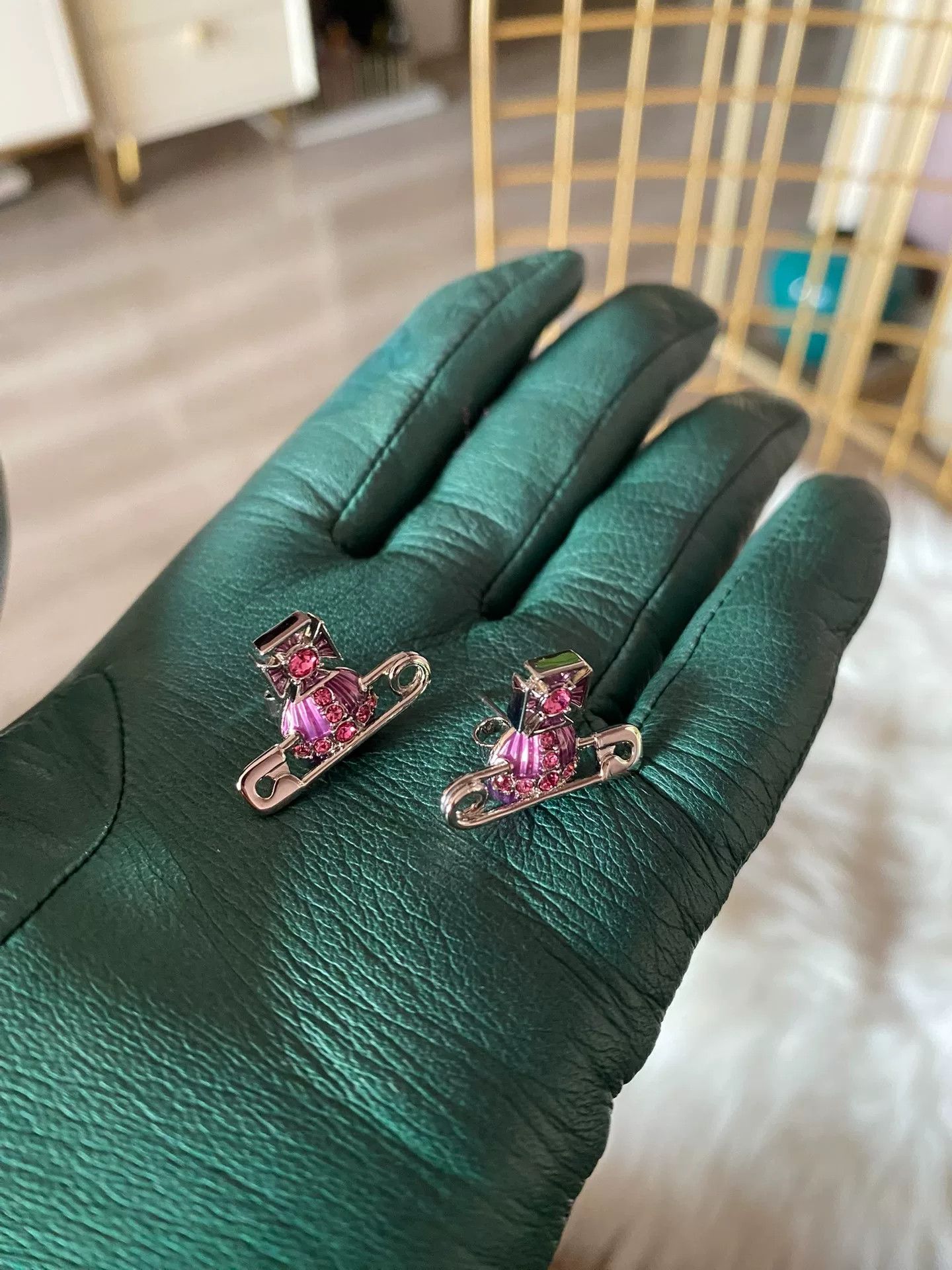 Vivienne Westwood Vivienne Westwood Pink Paperclip Earrings Size ONE SIZE - 1 Thumbnail