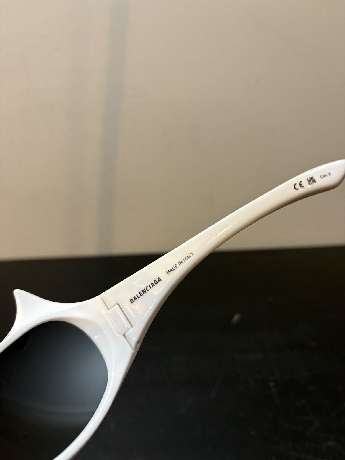 Balenciaga Balenciaga Gotham Cat Oversized Frame Sunglasses White Size ONE SIZE - 9 Thumbnail