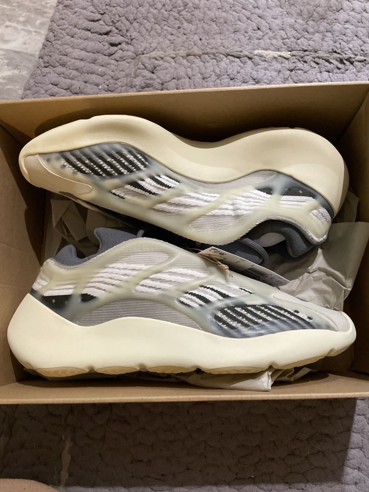 YEEZY 700 FADE SALT