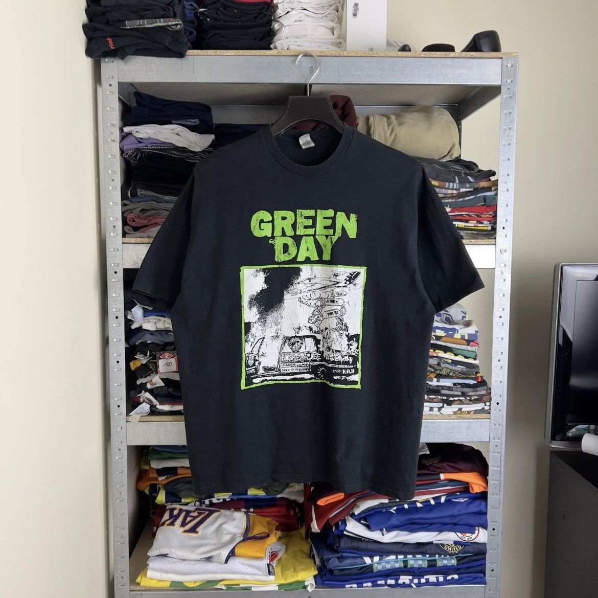 Band Tees Rare!Green Day The Saviors Tour Basket Case Tee Big Logo Y2K Size US XXL / EU 58 / 5 - 1 Thumbnail