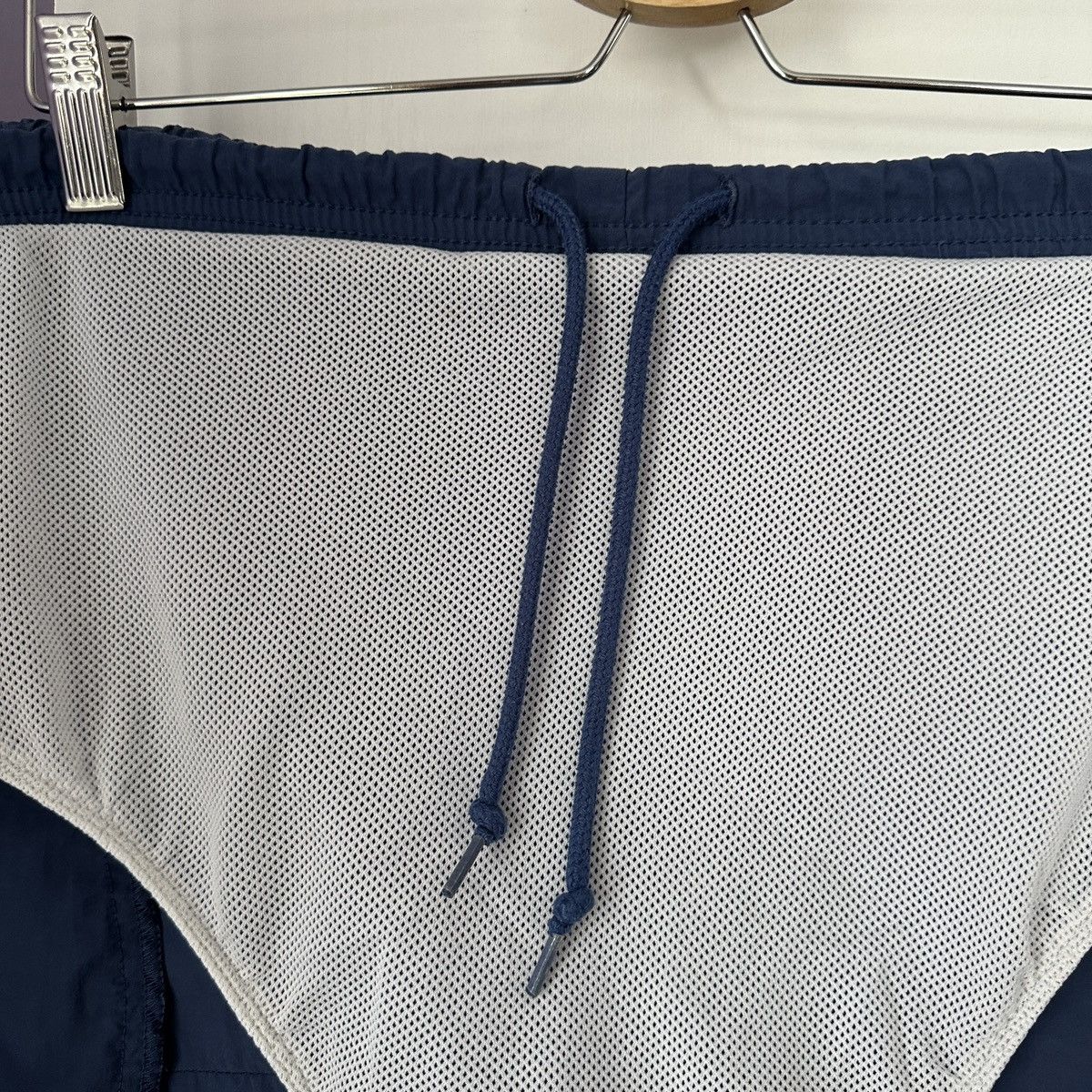 Nike Vintage 90s Nike Embroidered Swoosh Nylon Shorts Navy medium Size US 36 / EU 52 - 13 Thumbnail
