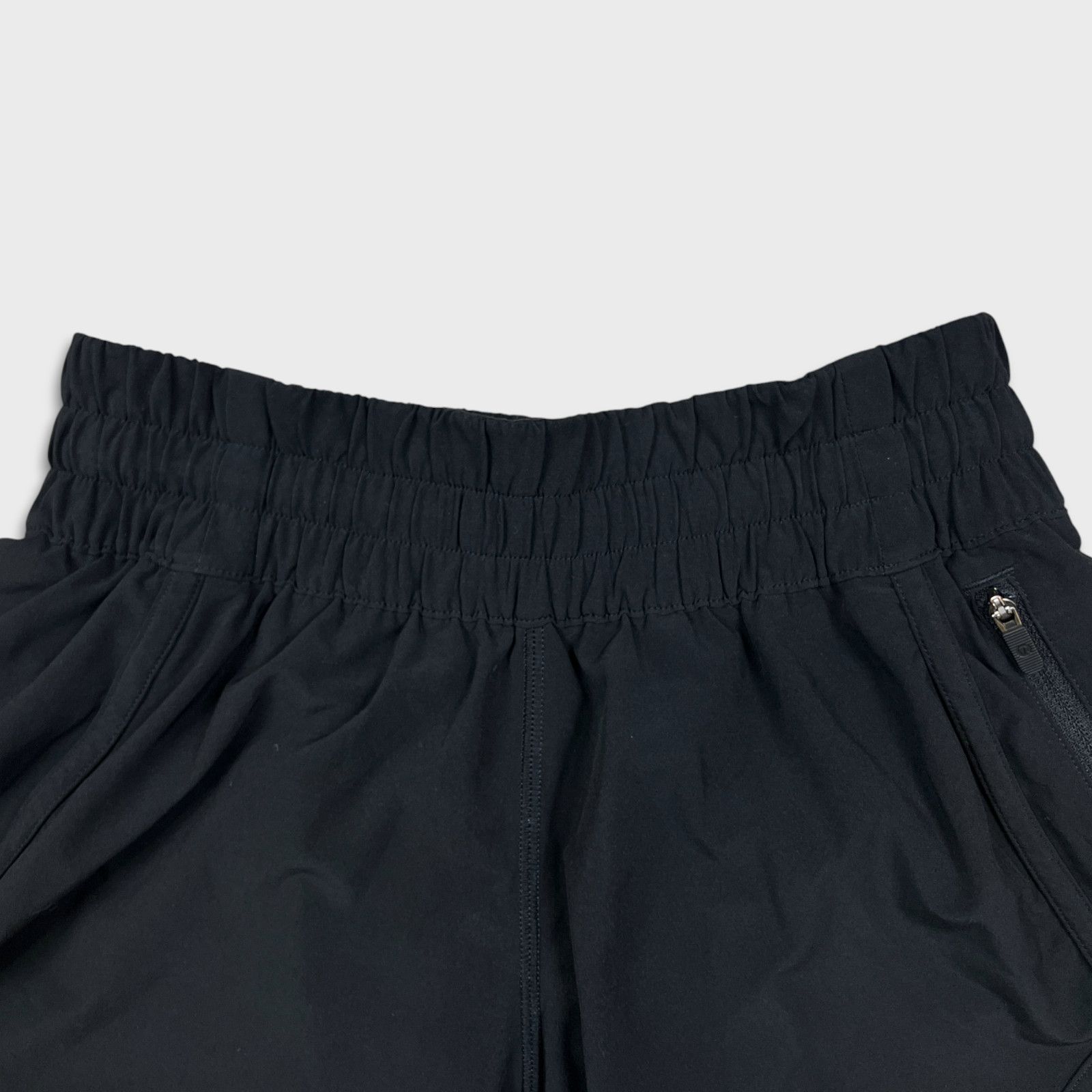 Lululemon Lululemon Tracker Short V *4" Low Rise Athletic Lightweight Size 27" / US 4 / IT 40 - 2 Thumbnail