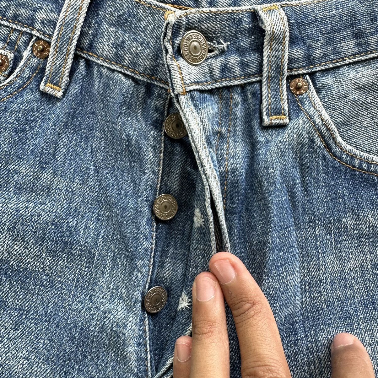 Levi's Vintage Levi’s 501 Distressed Denim Faded Jean Pant W28 Size US 28 / EU 44 - 7 Thumbnail